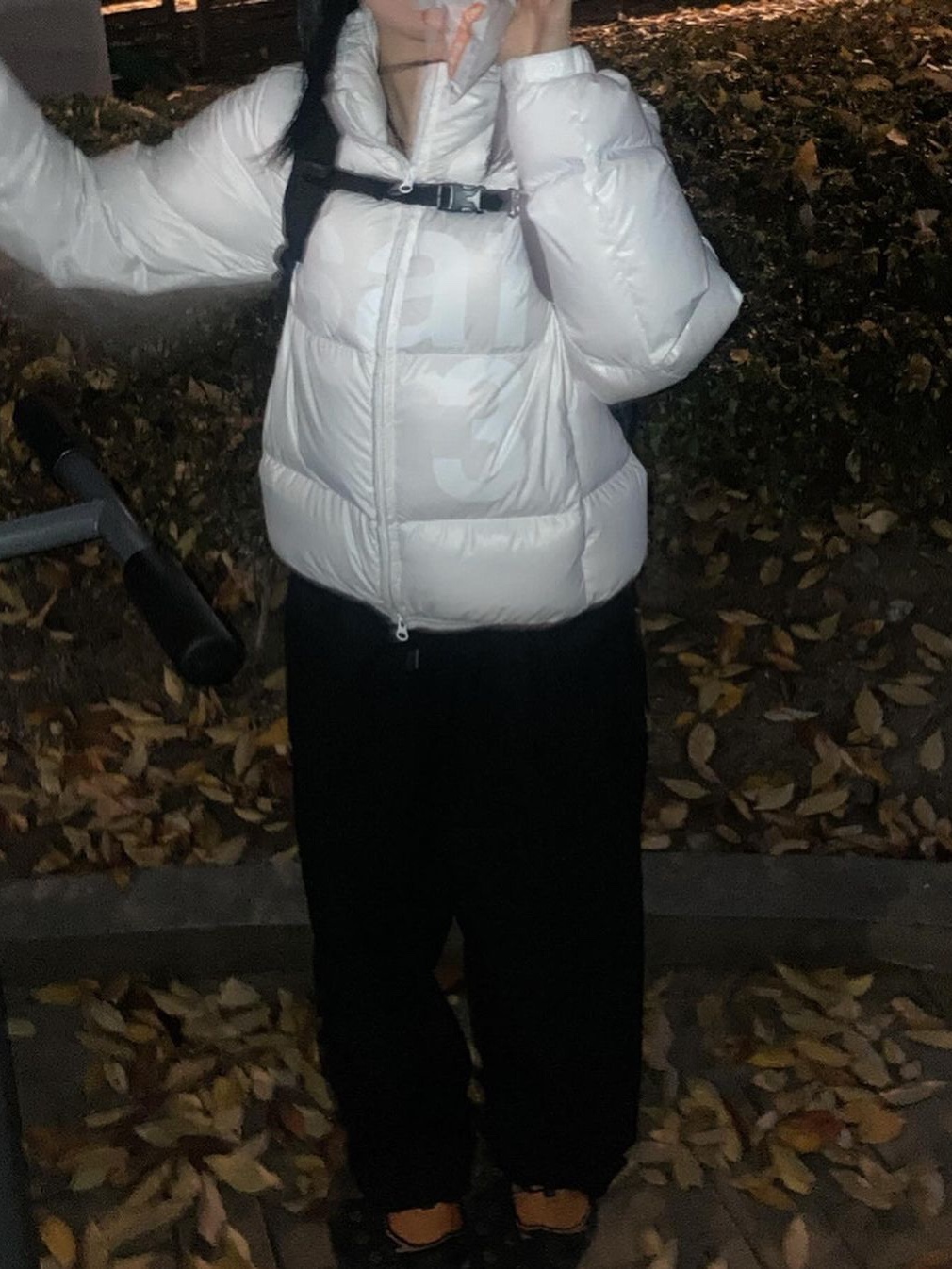 [KREAM 단독] Safarispot Women 1/2 Basic Safari Down Jacket White 착용 스타일 - 1