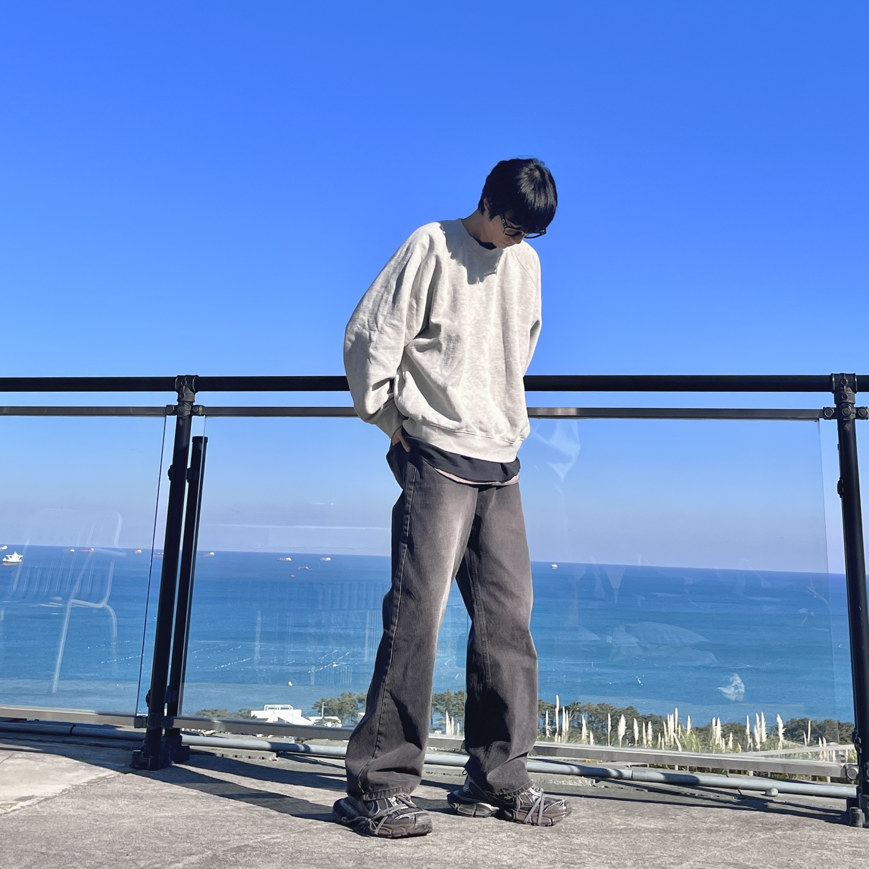 Yeezy Gap Engineered By Balenciaga Padded Denim Jacket Blue, Balenciaga 3XL Sneakers Worn Out Brown 착용 스타일 - 2