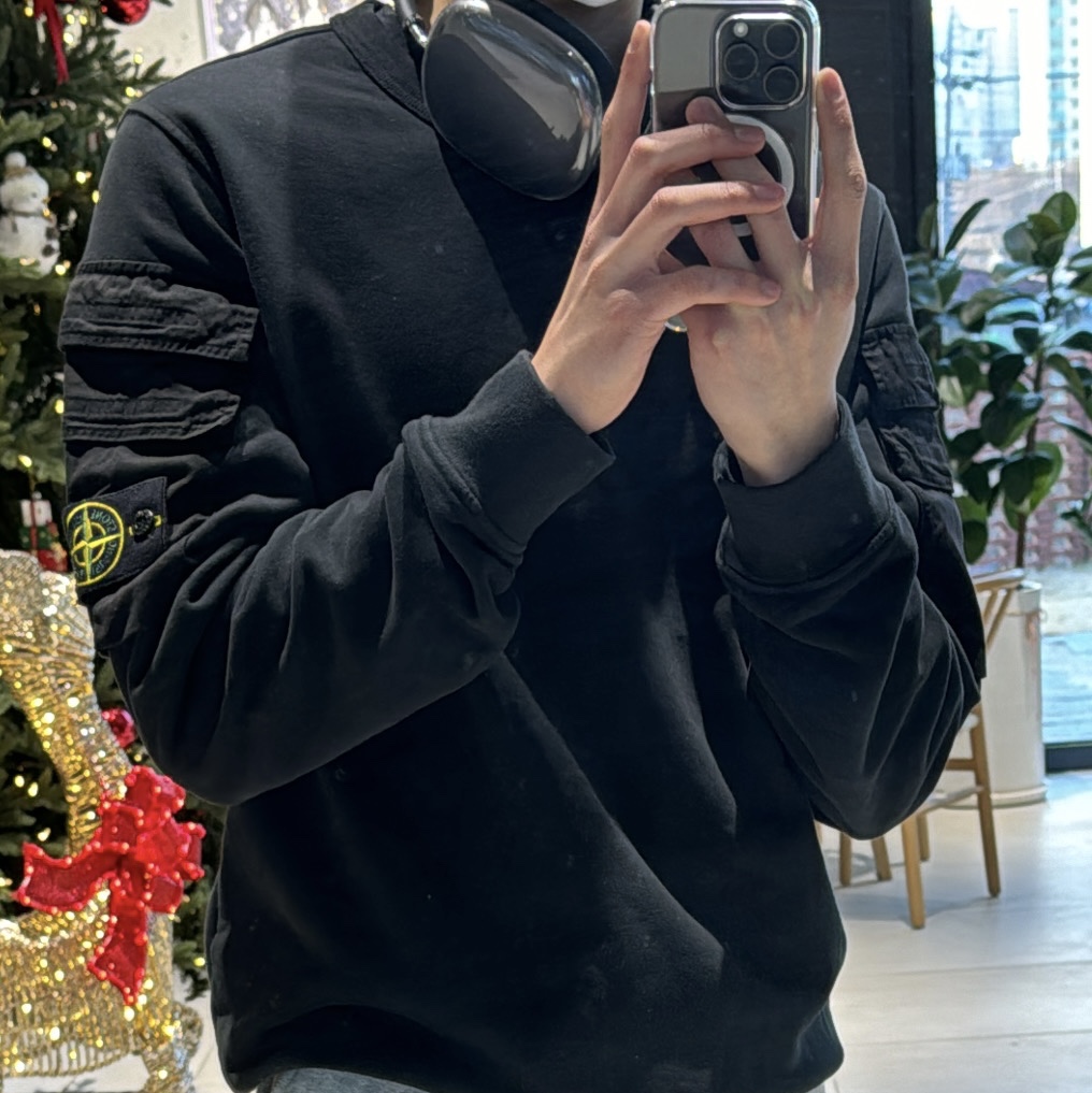 Stone Island 60577 Brushed Cotton Fleece Garment Dyed Double Pocket Crewneck Sweatshirt Black - 23FW, Apple AirPods Max Lightning Space Gray (Korean Ver.) 착용 스타일 - 4