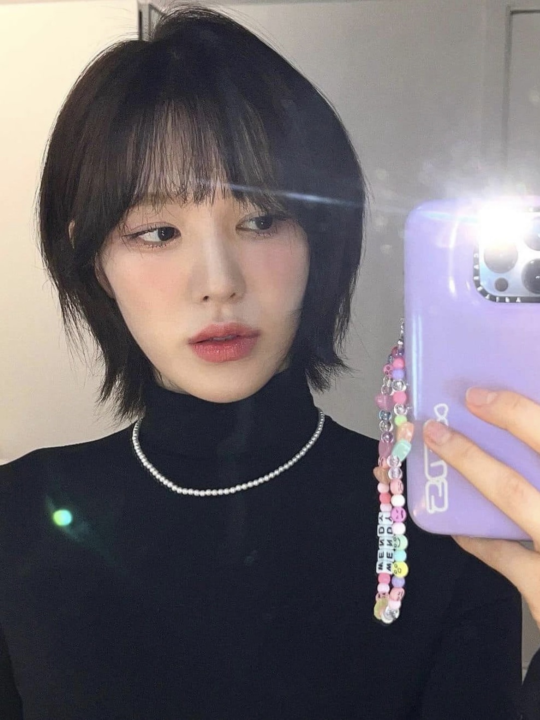 Vivienne Westwood Orb High Neck Knit Red, Louis Vuitton Turtleneck Sweater with Detail on The Shoulder Black 착용 스타일 - 5