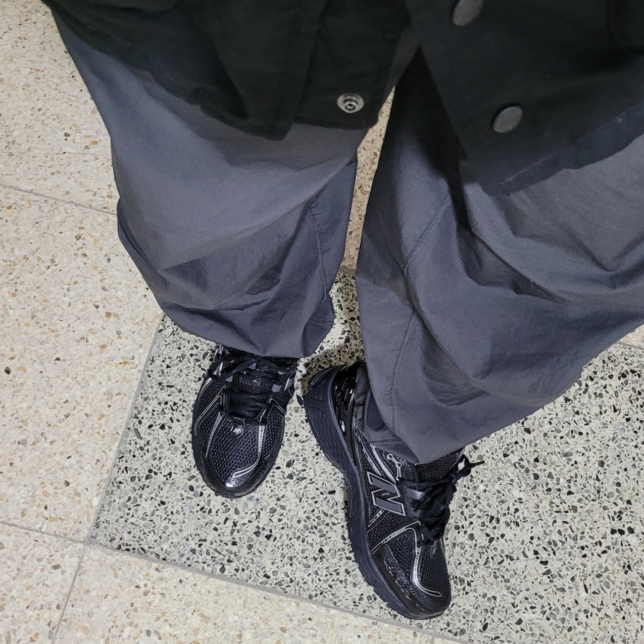 New Balance 1906R Black Silver Metallic 착용 스타일