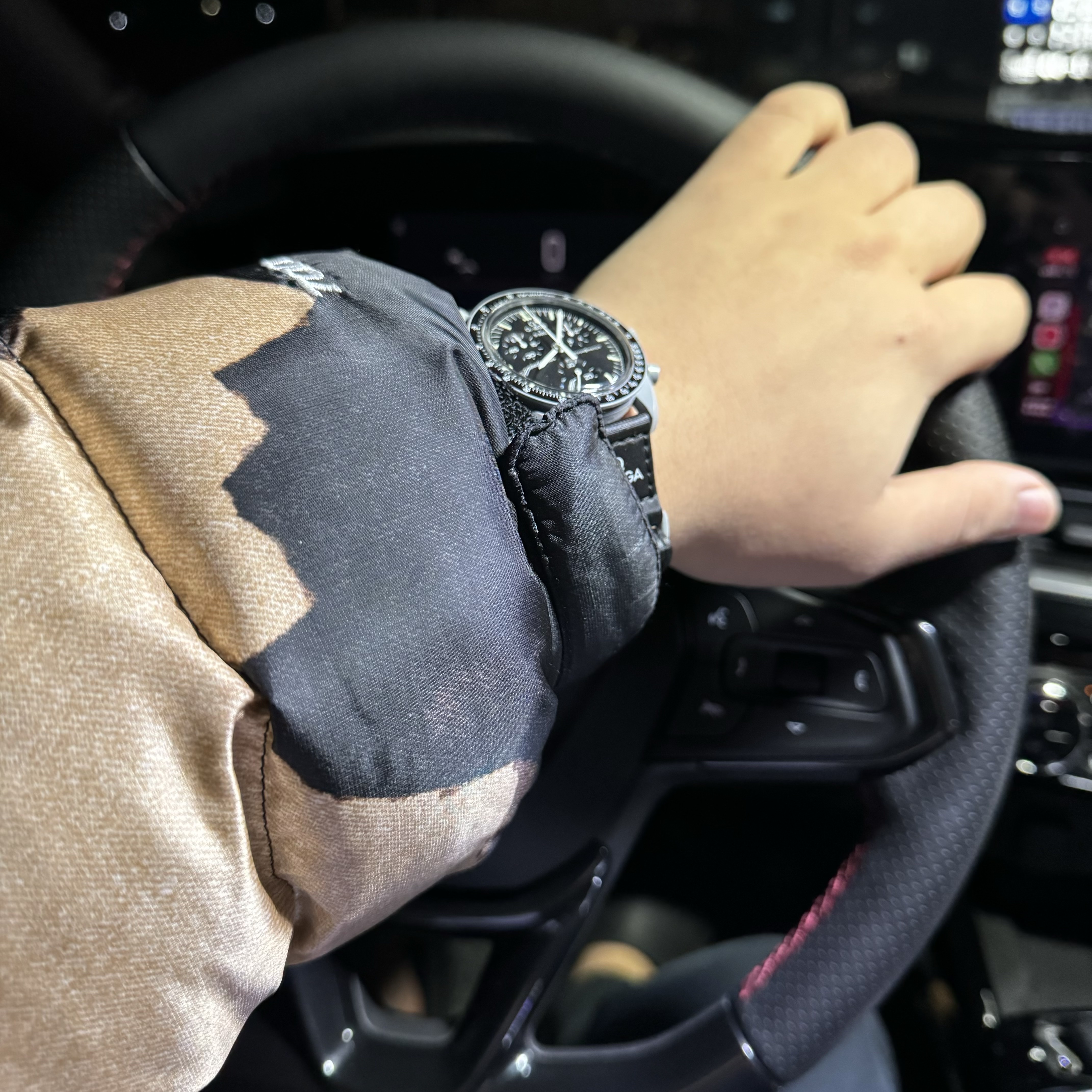 Supreme x The North Face Bleached Denim Print Nuptse Jacket Black - 21FW, Swatch x Omega Bioceramic MoonSwatch Mission To The Moon 착용 스타일