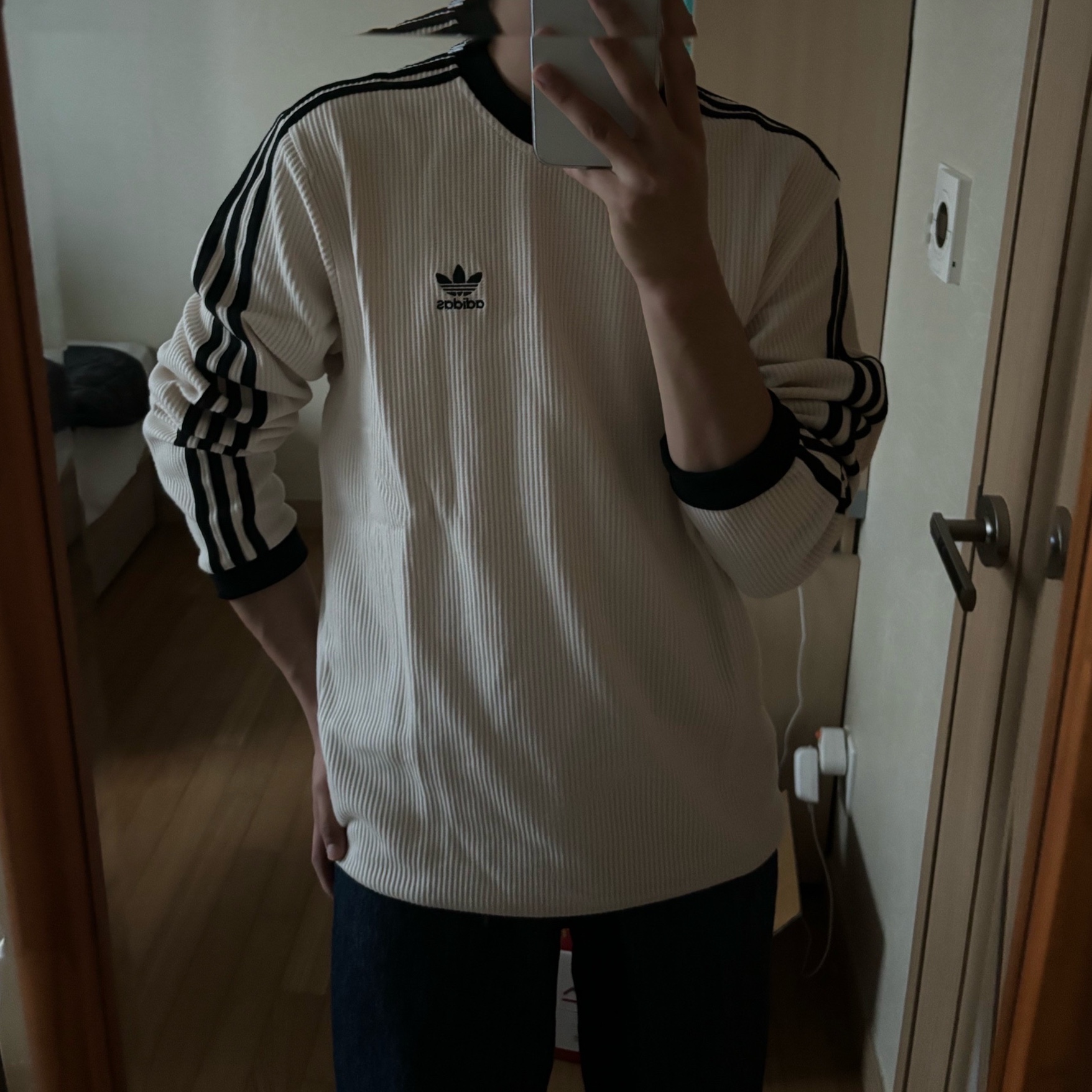 Adidas Adicolor Classic Waffle Crew Wonder White - KR Sizing 착용 스타일
