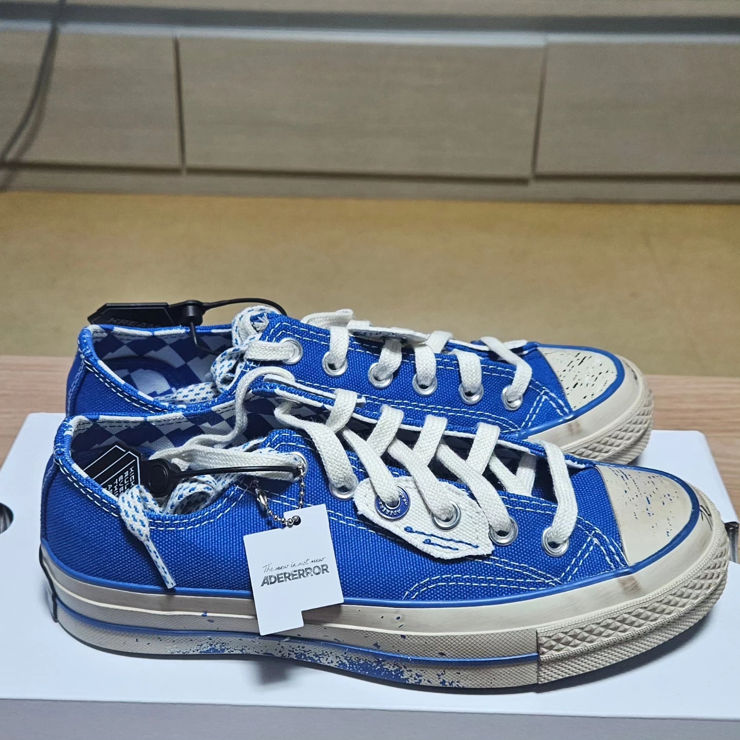 Converse x Ader Error Chuck 70 Ox Imperial Blue 착용 스타일 - 6