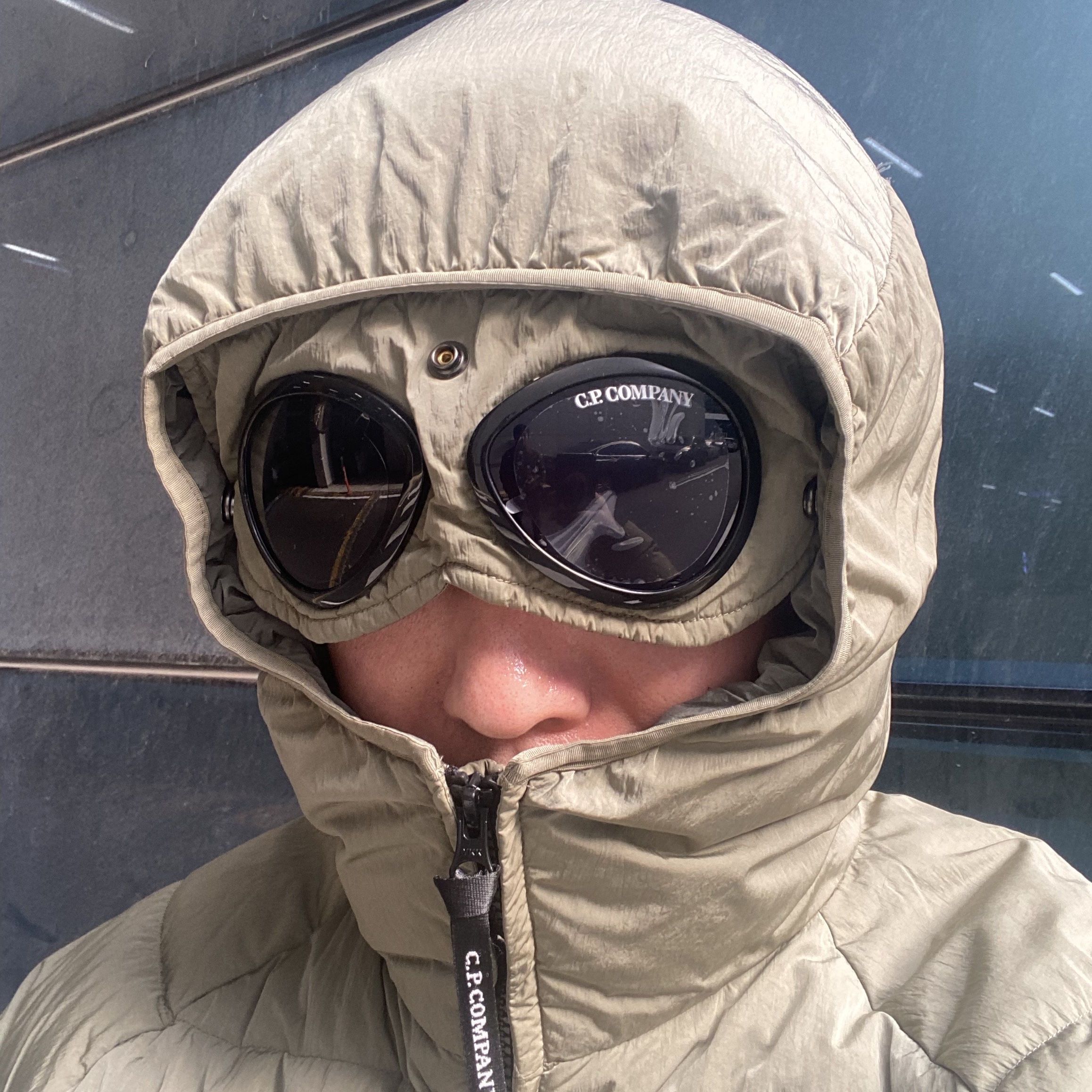 C.P. Company Eco-Chrome R Hooded Down Goggle Jacket Silver Sage Brown - 23FW, Nike x Stussy NRG Fleece Pants Dark Grey Heather (DO9340-063) 착용 스타일 - 2