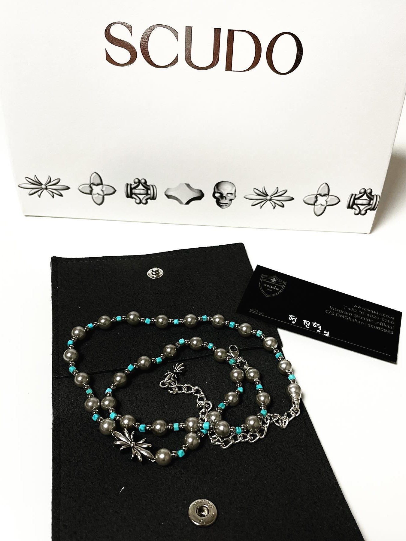 Scudo Dust Grey Pearl Blue Necklace 착용 스타일 - 8