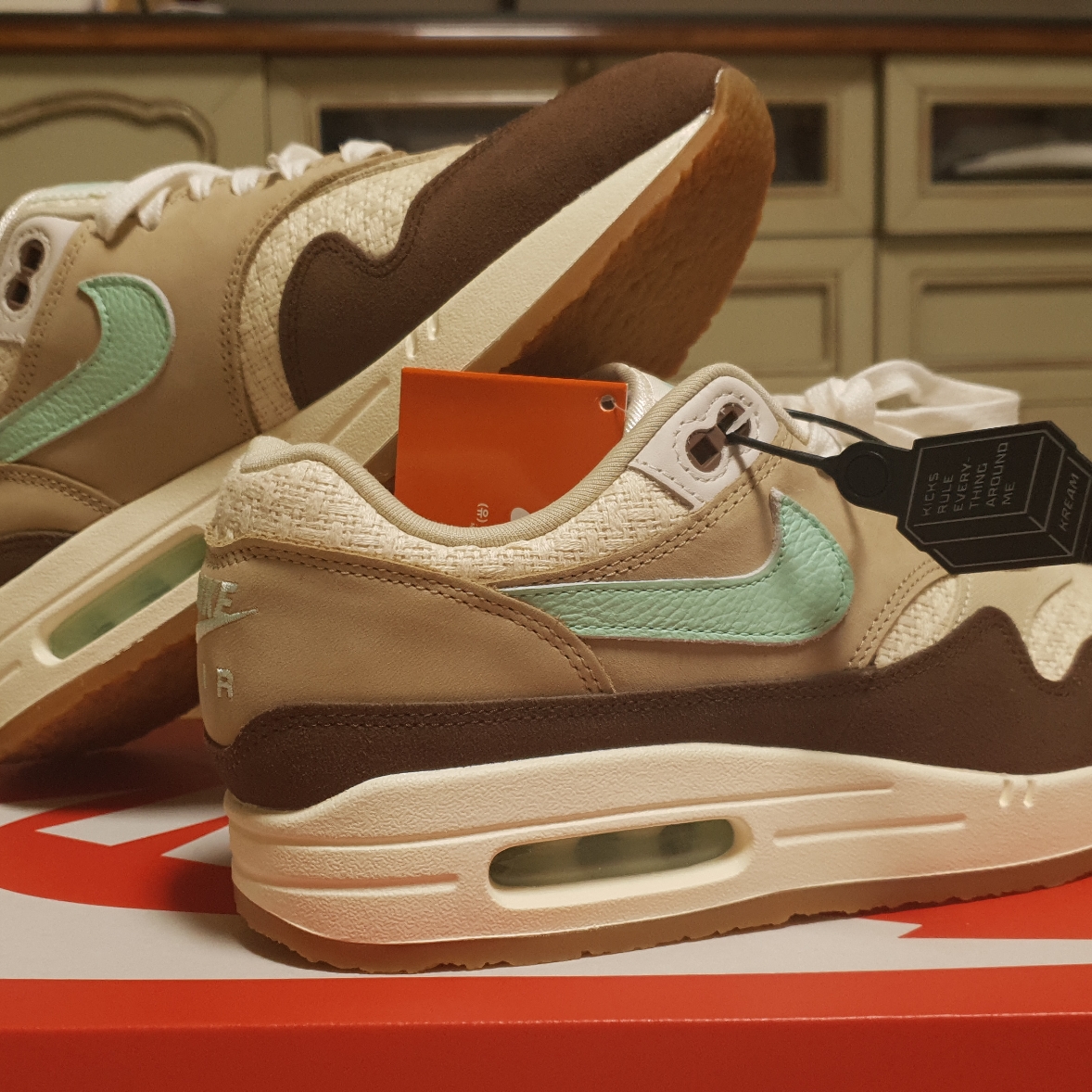 Nike Air Max 1 Premium Crepe Hemp 착용 스타일 - 1