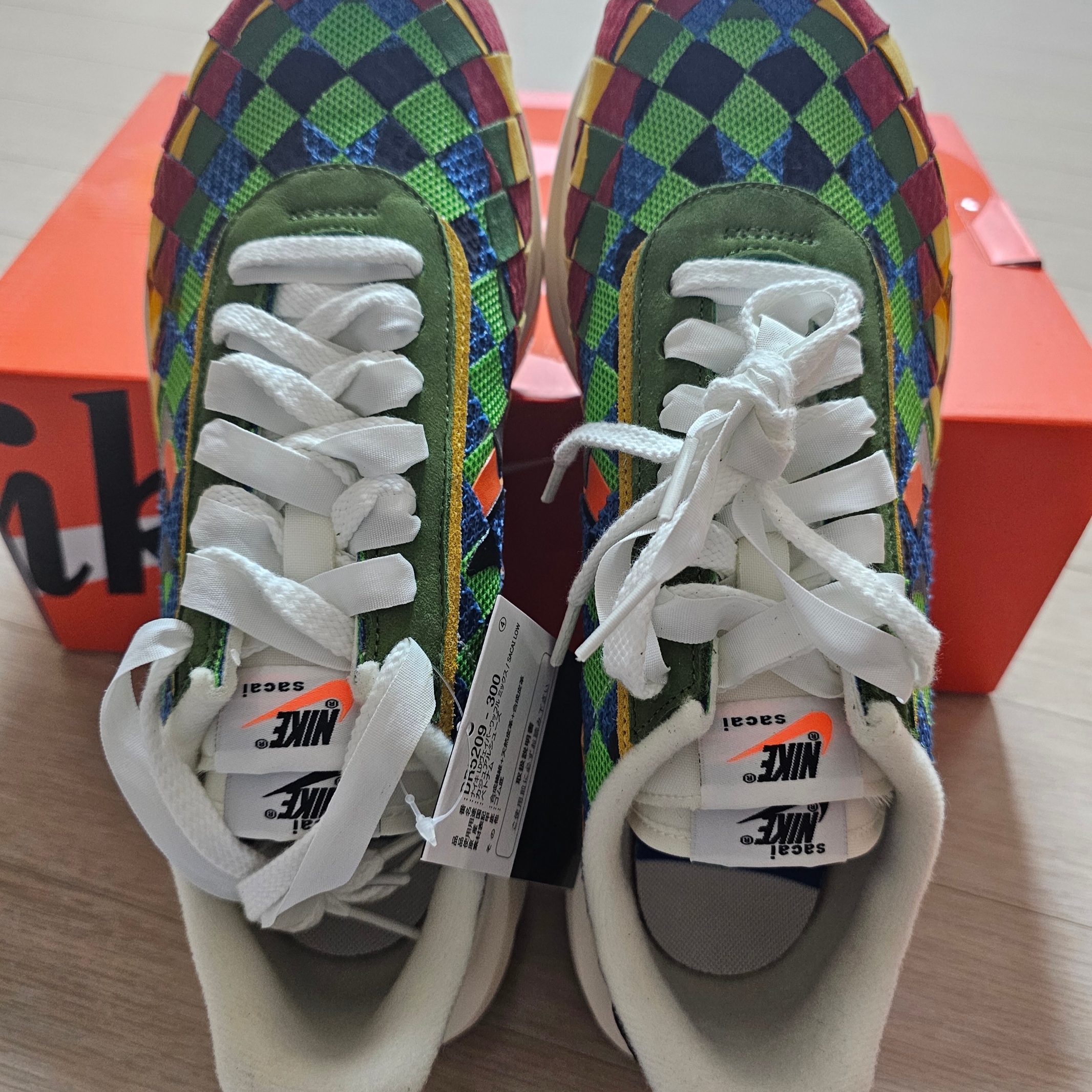 Nike x Sacai x Jean Paul Gaultier LDVaporWaffle Mix Low Green Gusto Safety Orange 착용 스타일 - 2