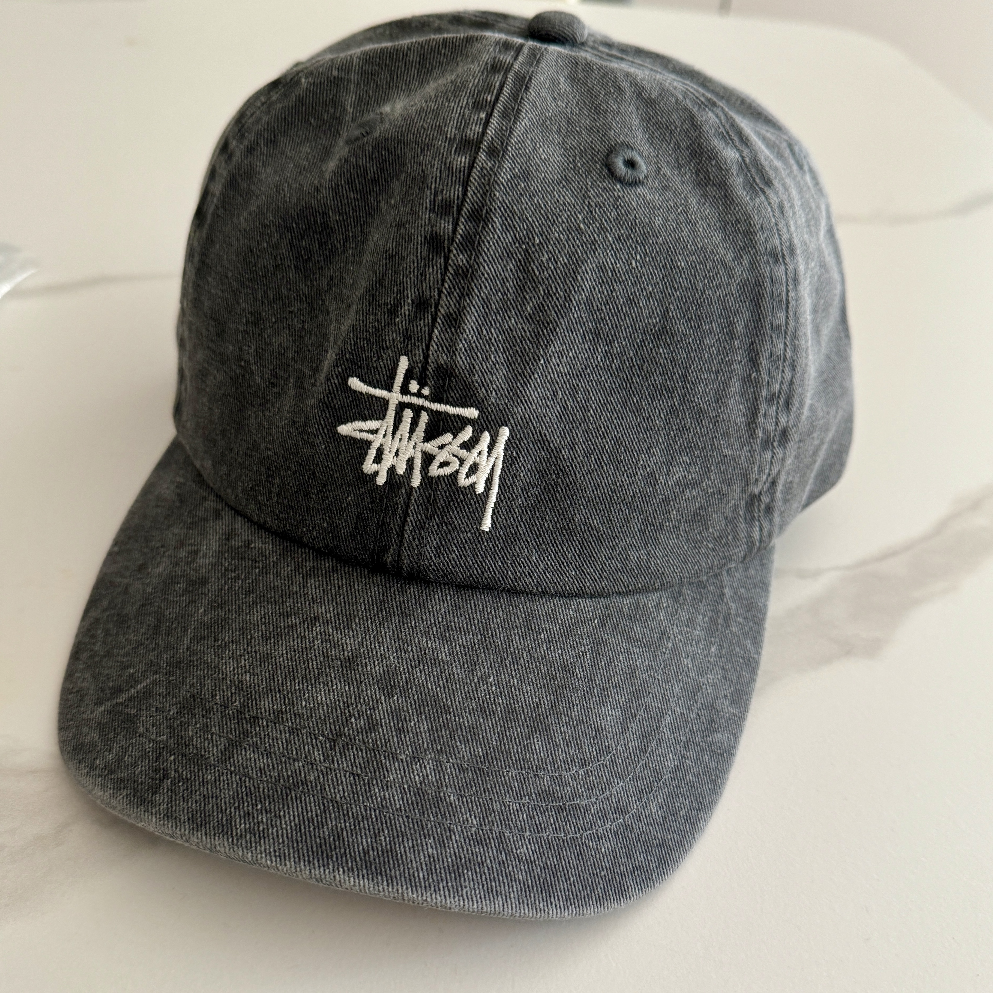 Stussy Washed Basic Low Pro Cap Charcoal 착용 스타일