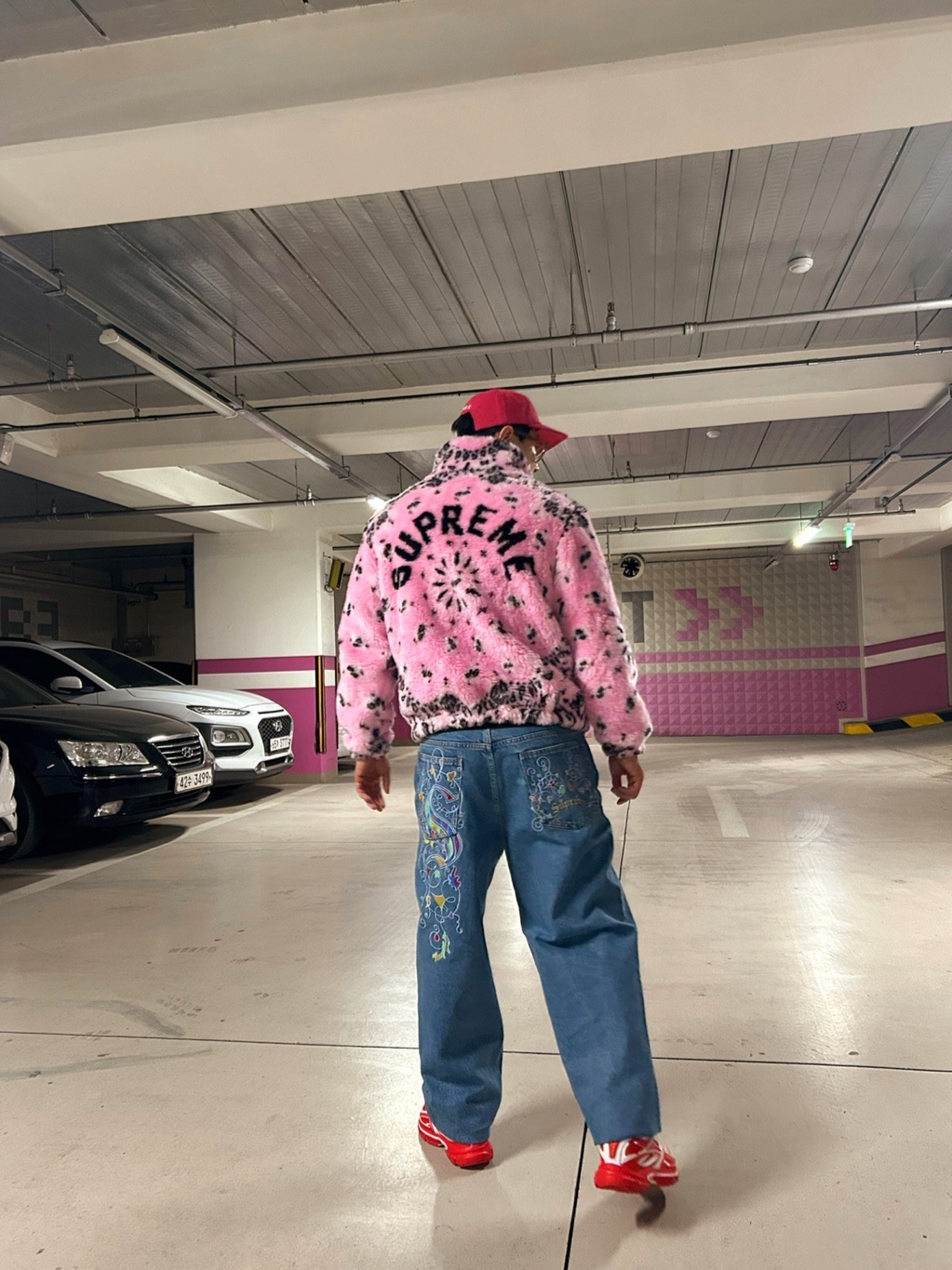 Supreme x Coogi Baggy Jean Blue - 23SS, Reebok x Kanghyuk Premier Road Modern Mid White Red 착용 스타일 - 2