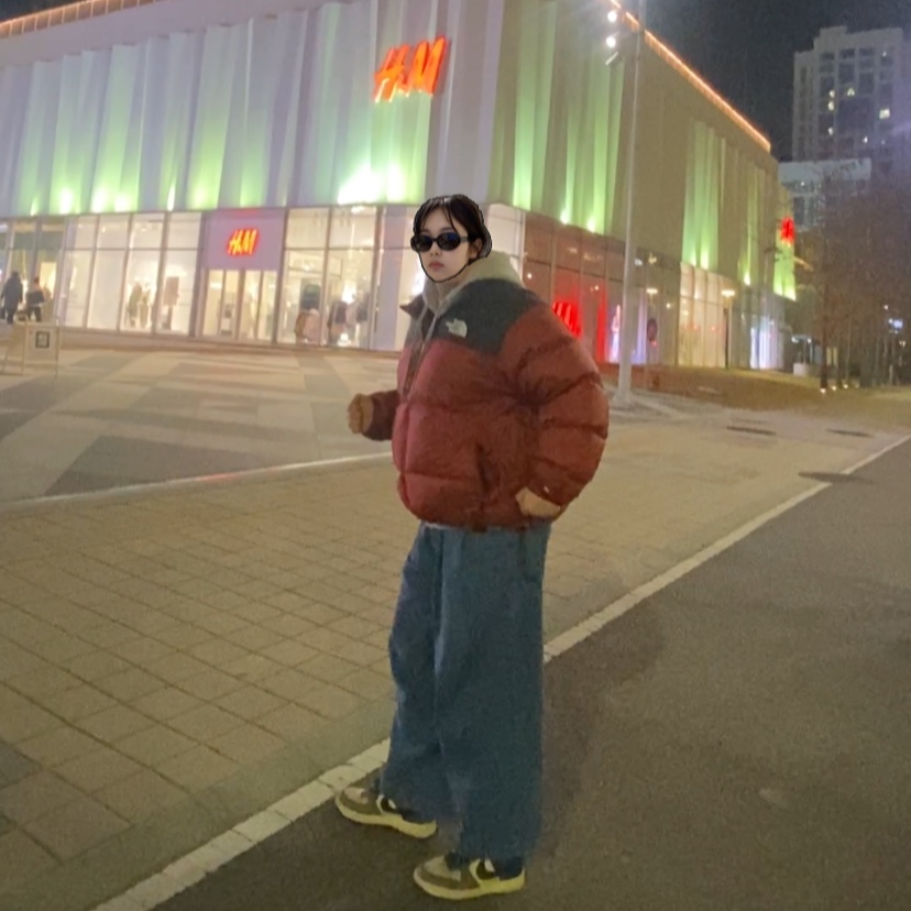 The North Face 1996 Retro Nuptse Jacket Brick House Red 착용 스타일