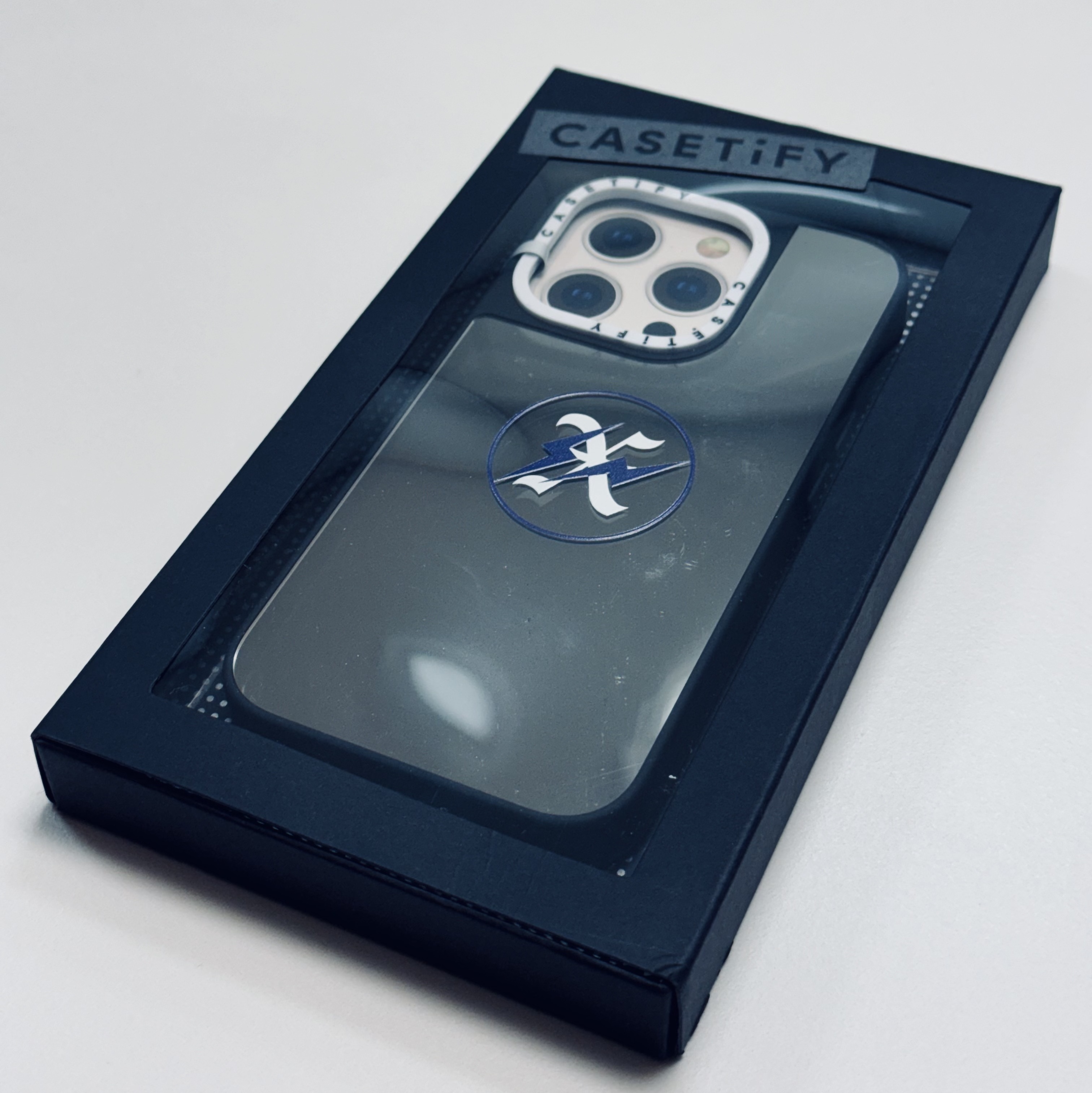 Casetify x Fragment x God Selection XXX 10th Logo Blue iphone Magsafe Case Mirror White Camera Ring 착용 스타일 - 3