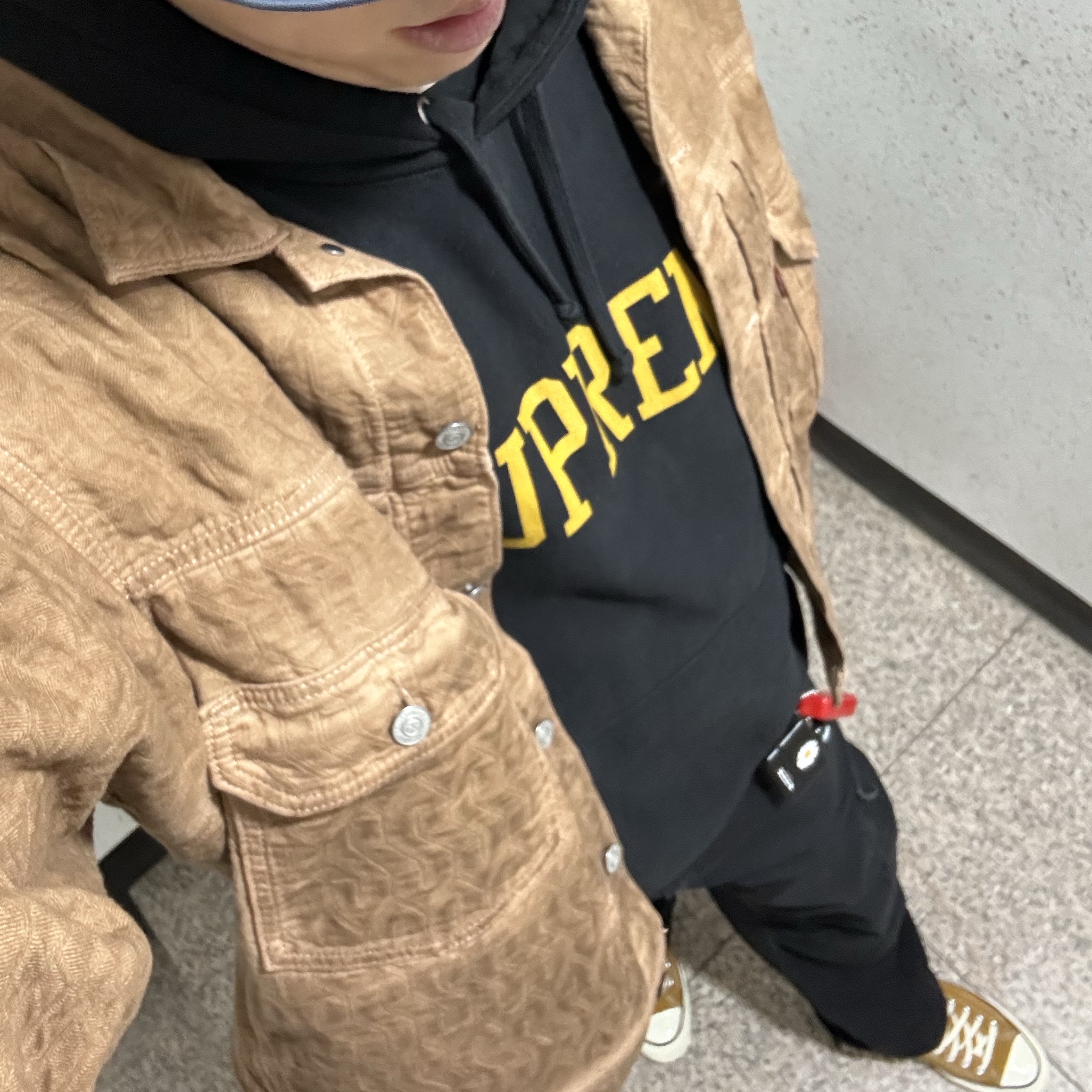 Supreme Floating Keychain Red - 23FW, Stussy 8 Ball Keychain Black 착용 스타일