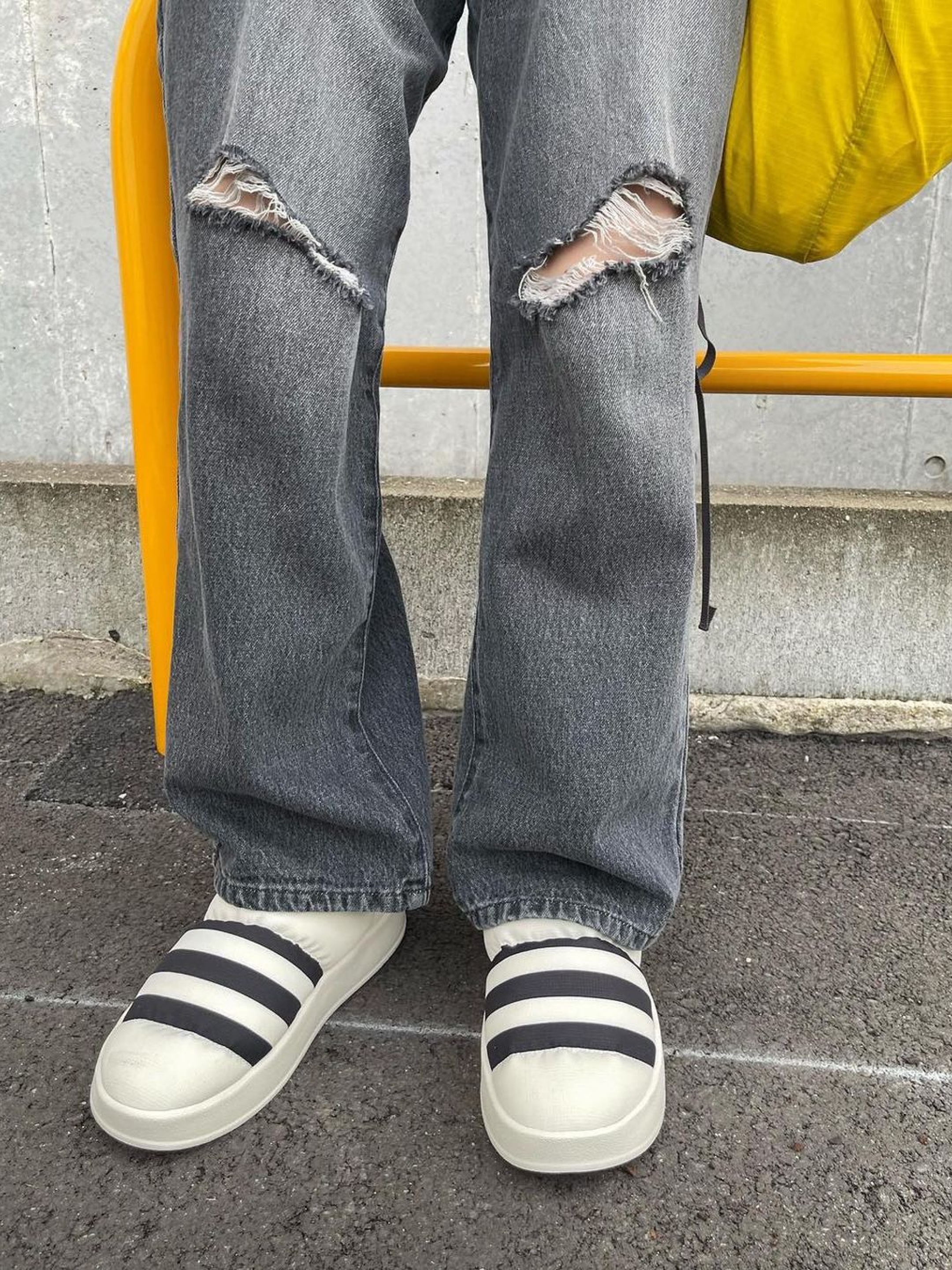 Adidas Puffylette Off White, Subu Permanent F-Line Moutain Khaki 착용 스타일 - 2