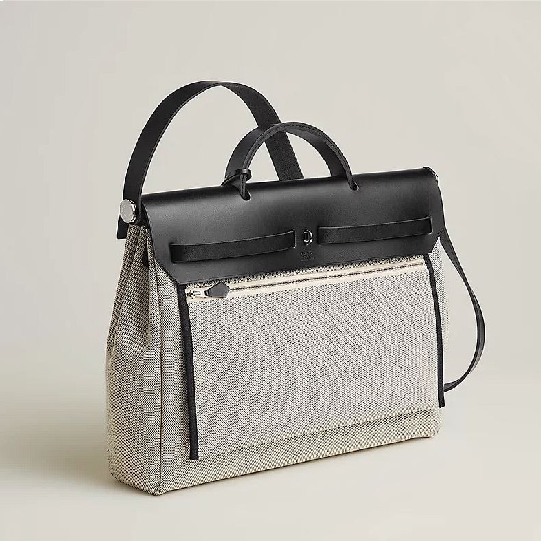 Hermes Herbag Messenger 39 Bag H Viking Canvas Hunter & Palladium Ecru Noir 착용 스타일 - 3