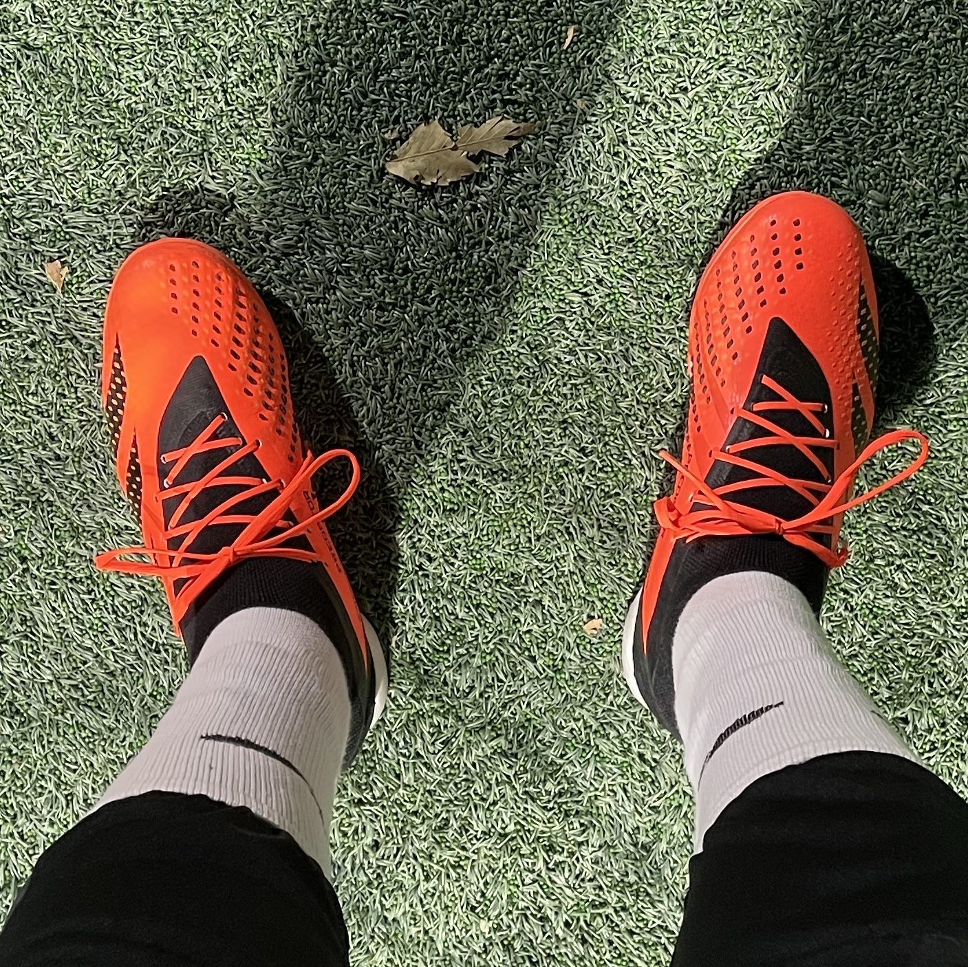 Adidas Predator Accuracy.1 TF Team Solar Orange Core Black 착용 스타일