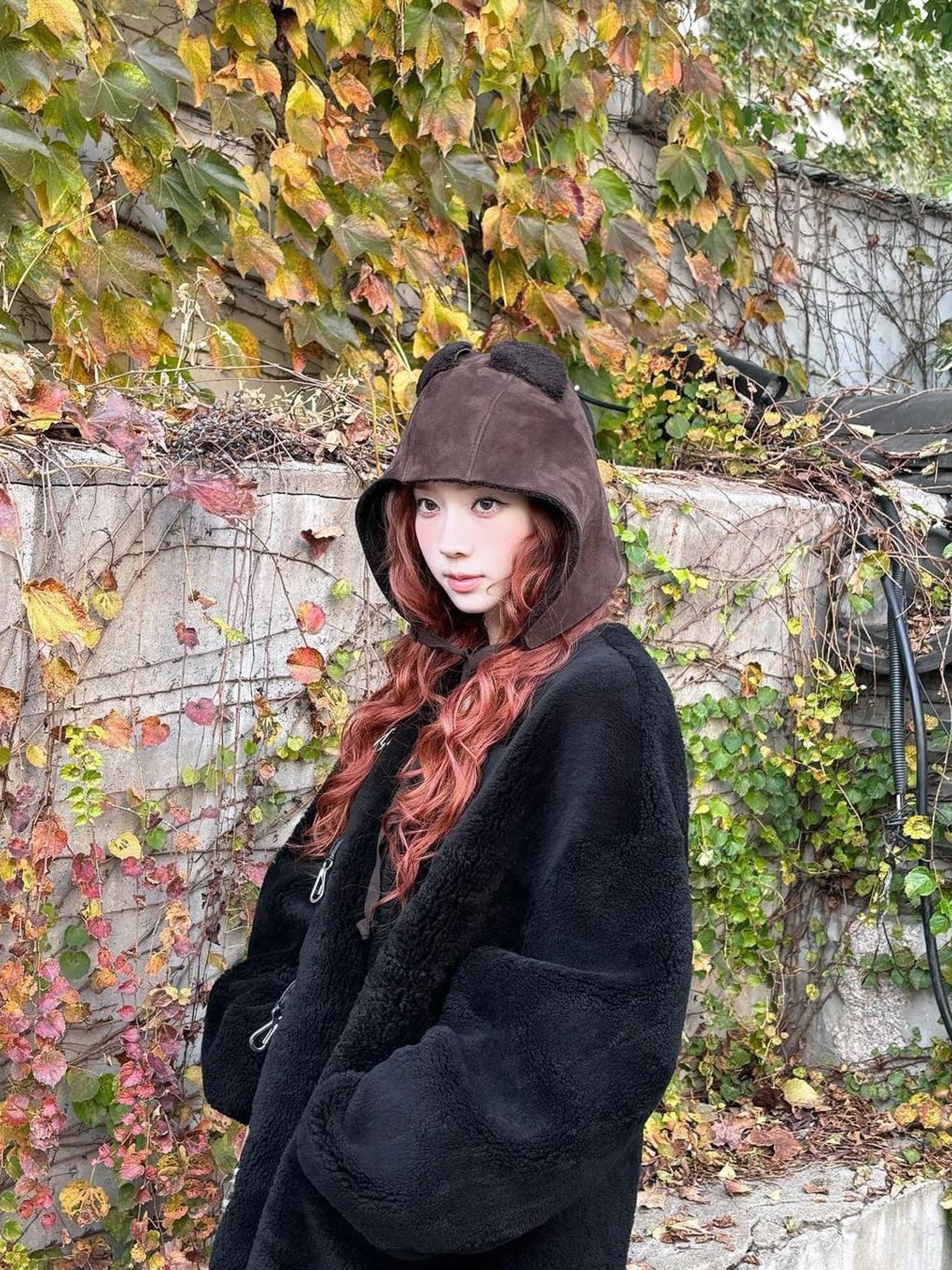 (W) Toteme Teddy Shearling Clasp Jacket Black, (W) Toteme Teddy Shearling Clasp Jacket Off White 착용 스타일 - 2