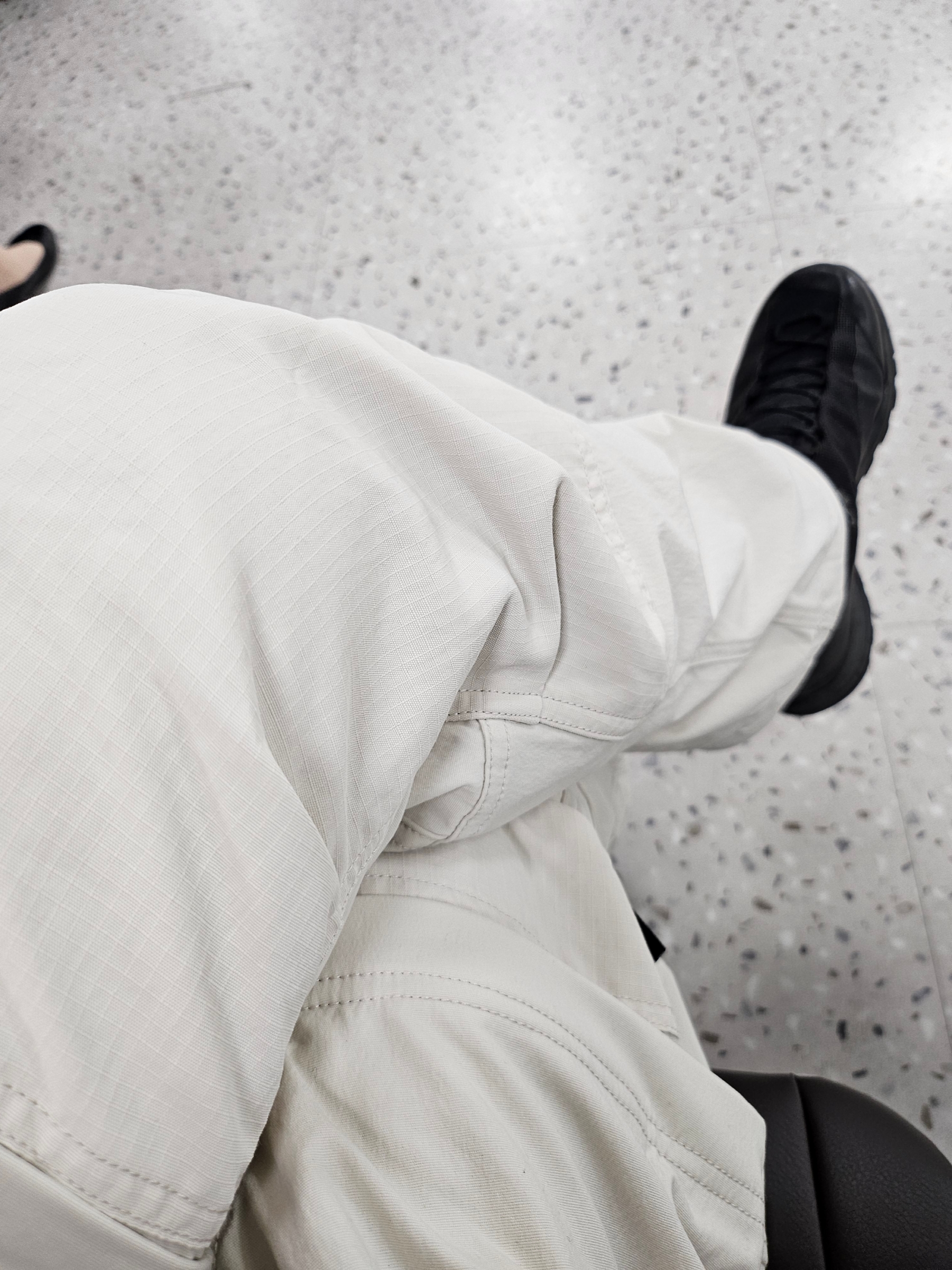 Nike ACG Smith Summit Cargo Pants Light Orewood Brown - Asia, Nike ACG Trail Cap Black 착용 스타일 - 2
