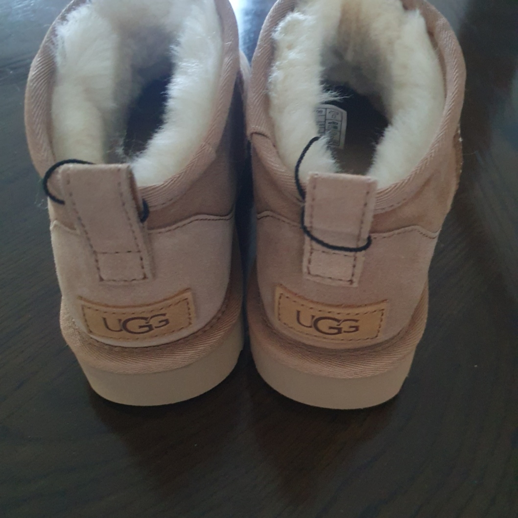 (W) UGG Classic Ultra Mini Boots Chestnut 착용 스타일 - 2