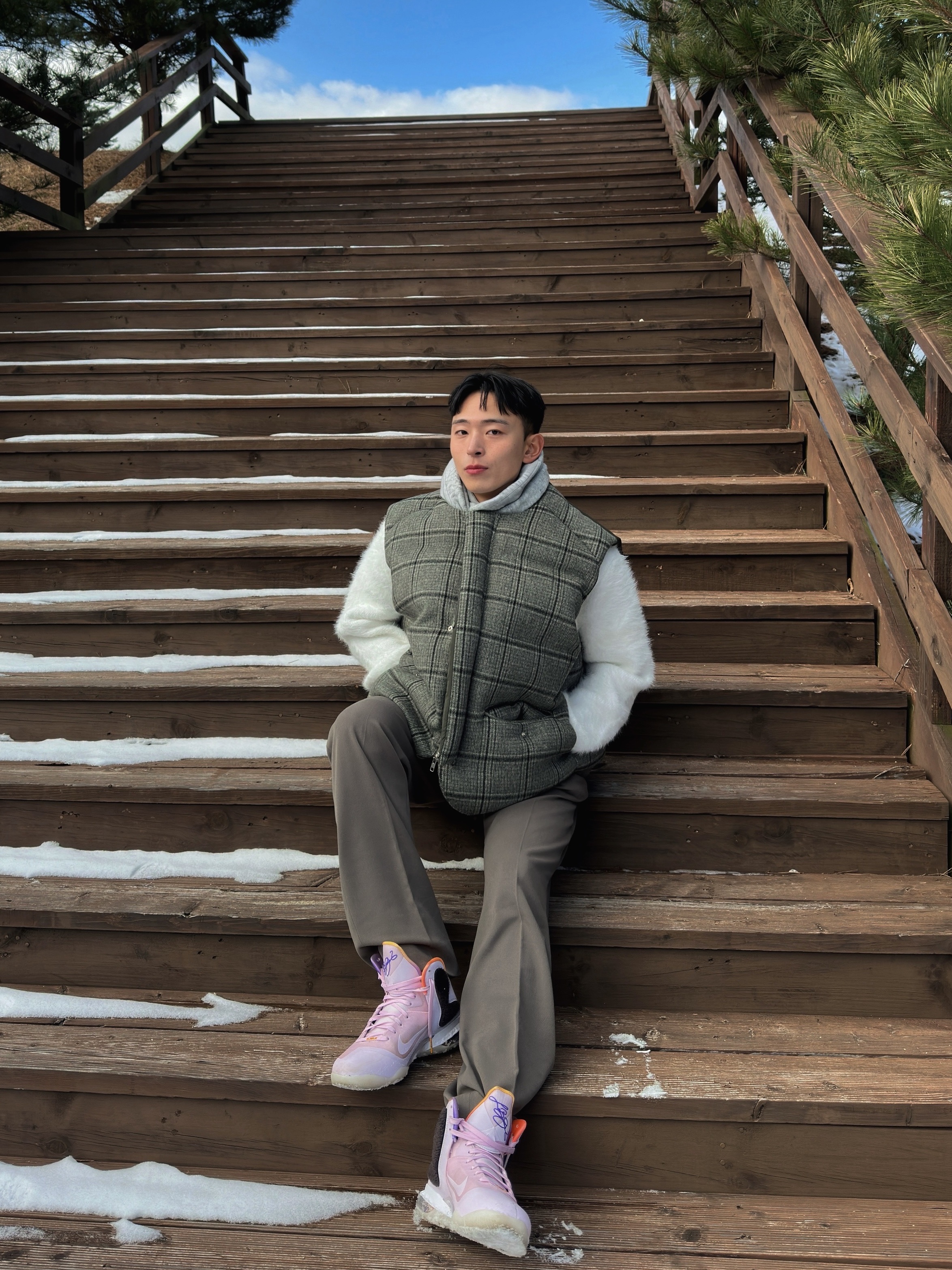 STU Duck Down Padded Wool Check Vest Beige, Nike LeBron 9 Regal Pink and Velvet Brown 착용 스타일 - 4