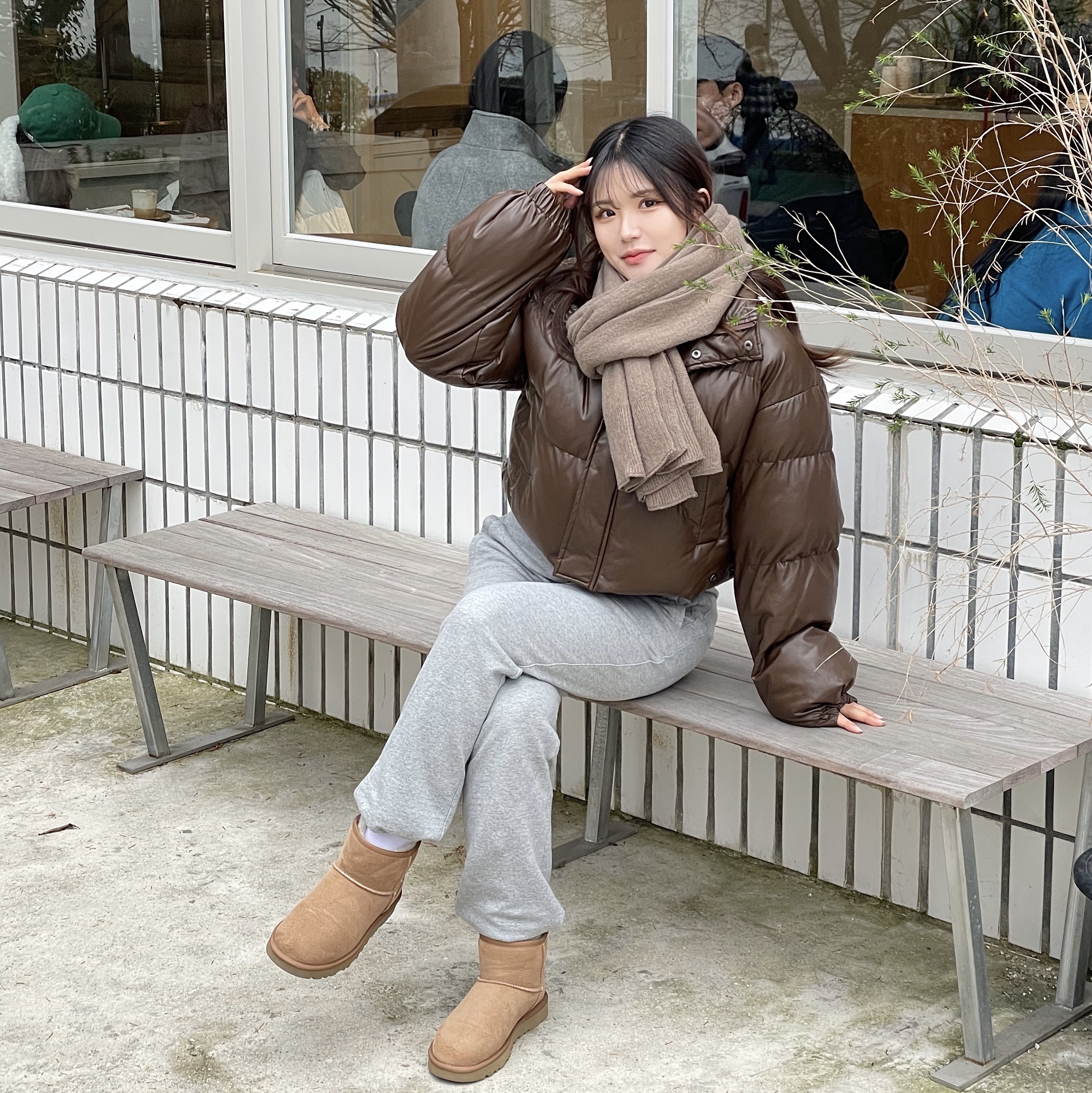 (W) UGG Classic Mini II Boots Chestnut 착용 스타일 - 2
