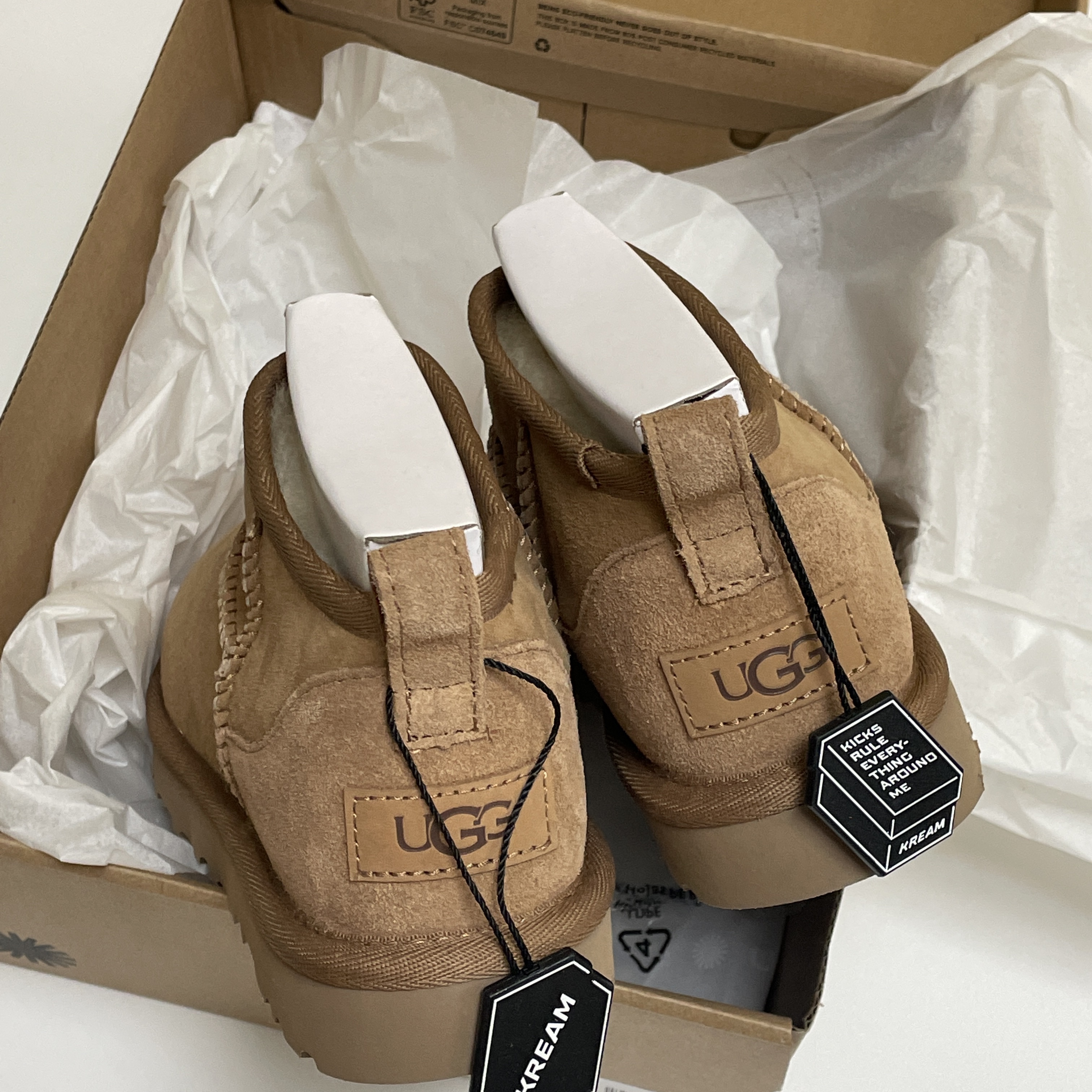 (W) UGG Classic Ultra Mini Boots Chestnut 착용 스타일 - 1