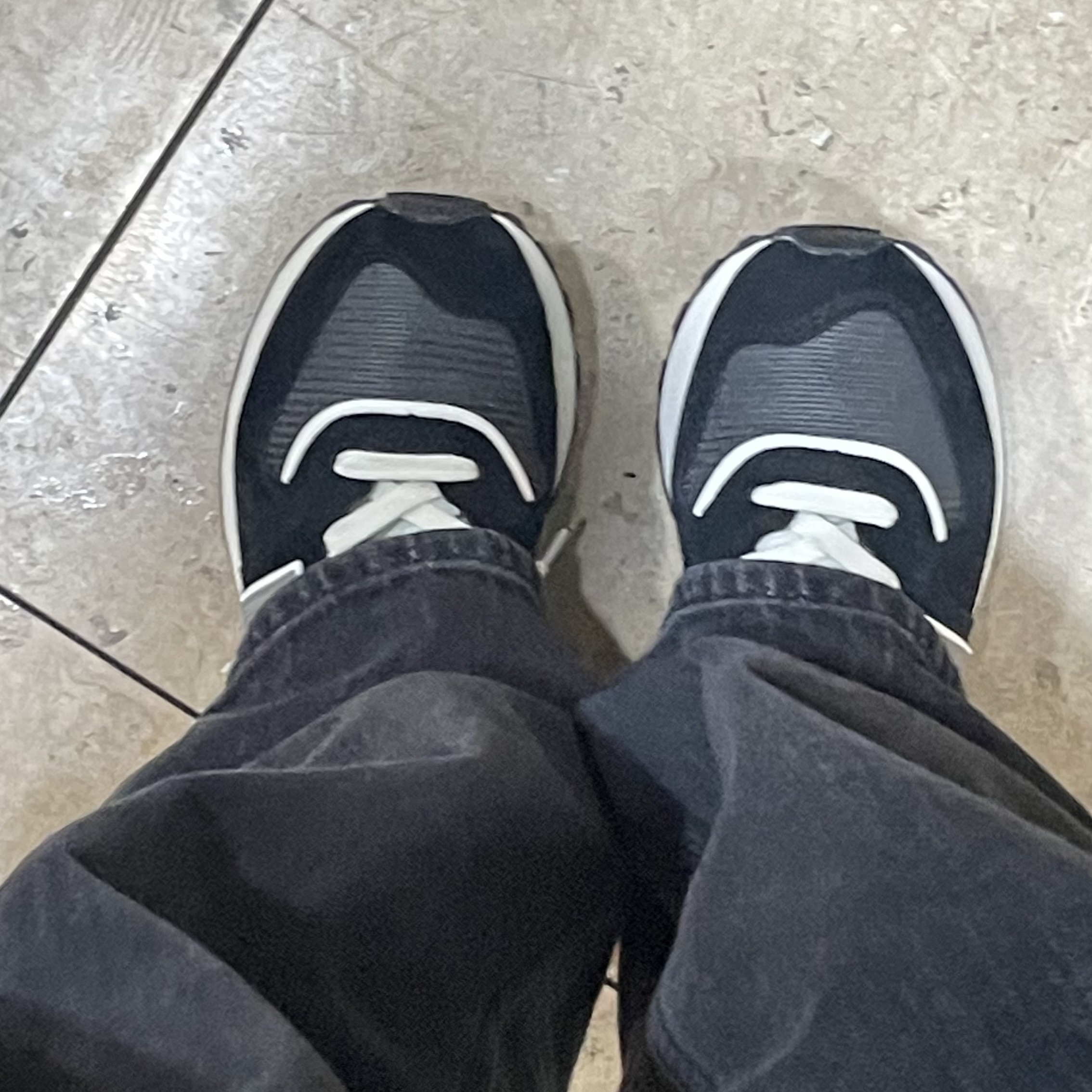 New Balance 574 Legacy Black 착용 스타일 - 1