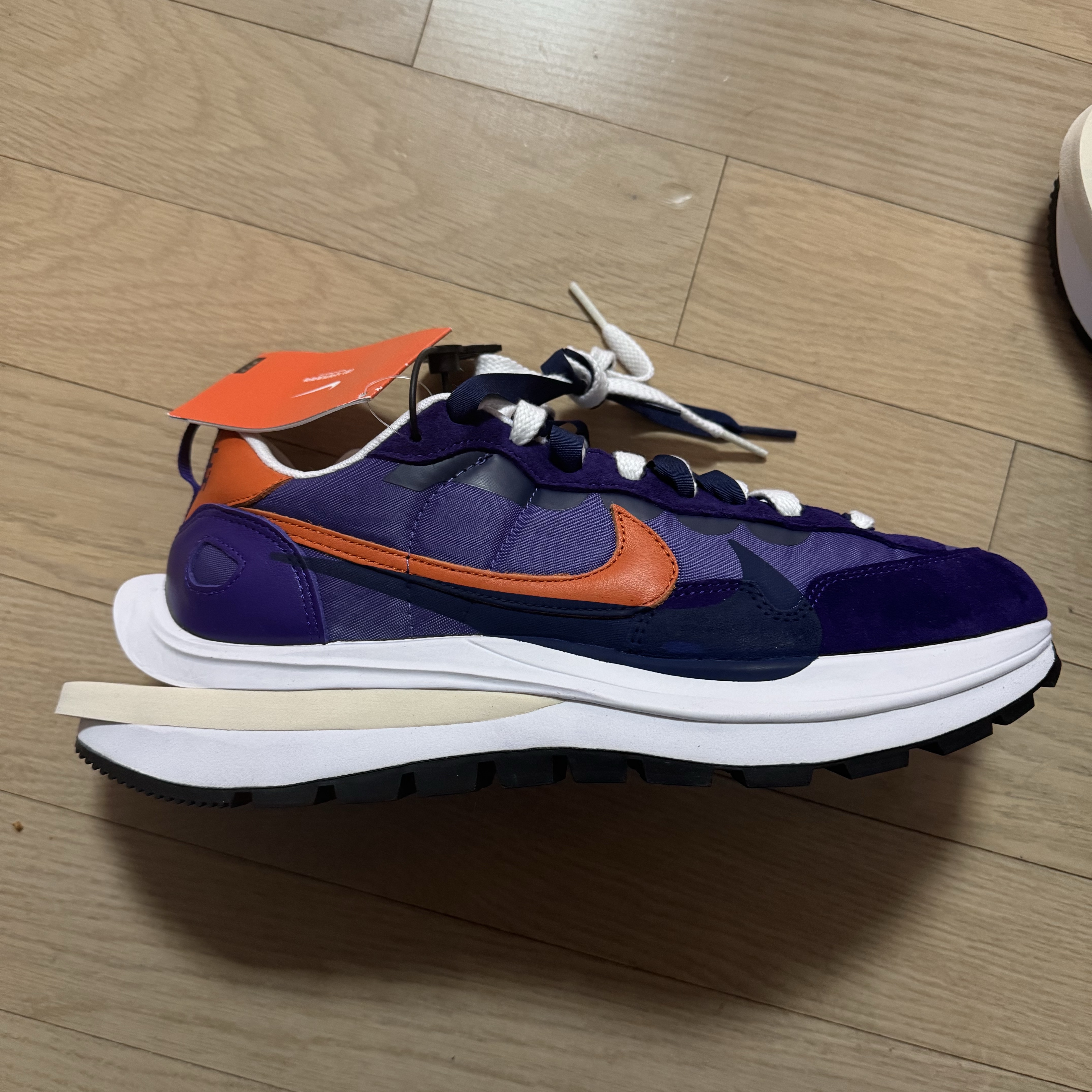 Nike x Sacai VaporWaffle Dark Iris 착용 스타일 - 1