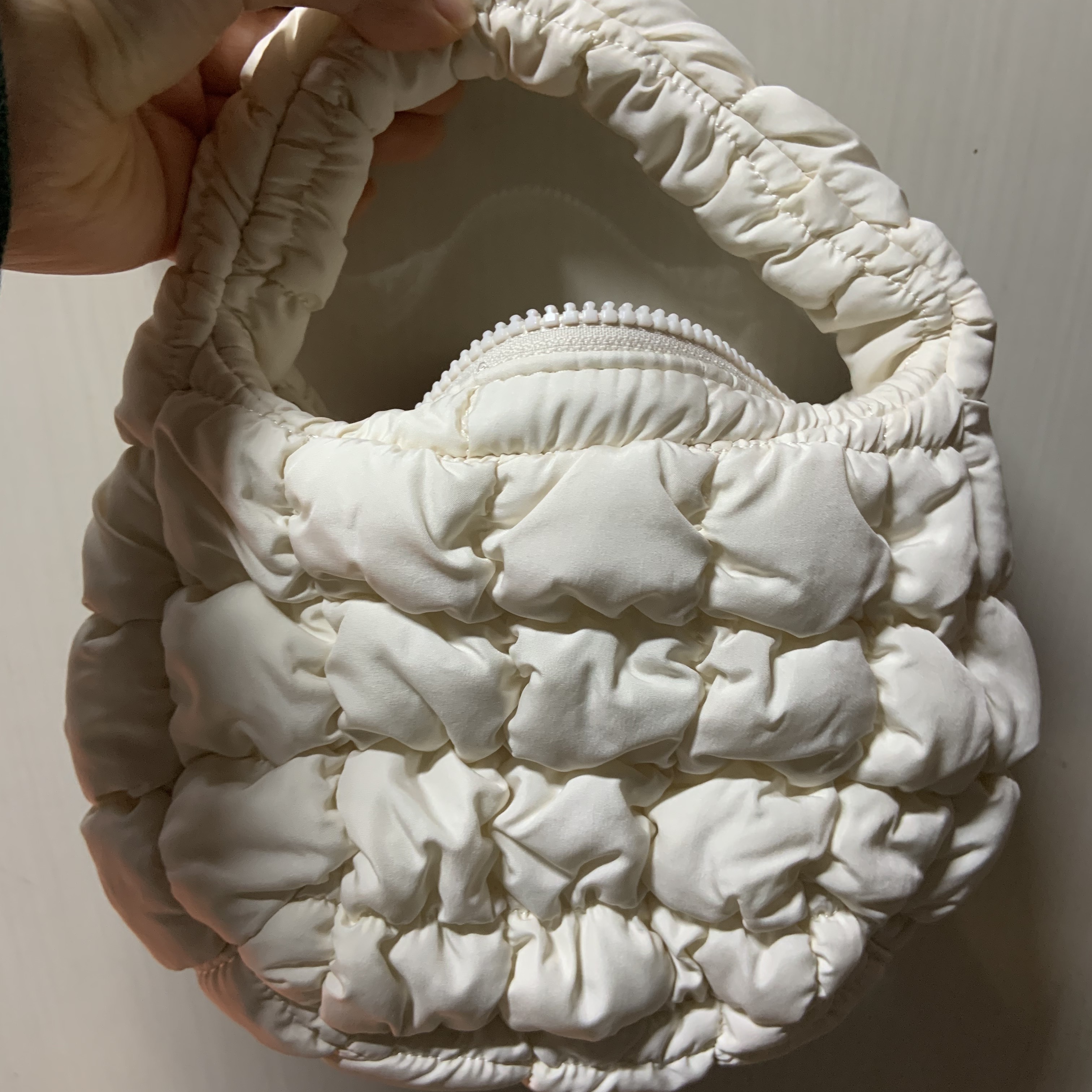 COS Quilted Micro Bag Off White 착용 스타일