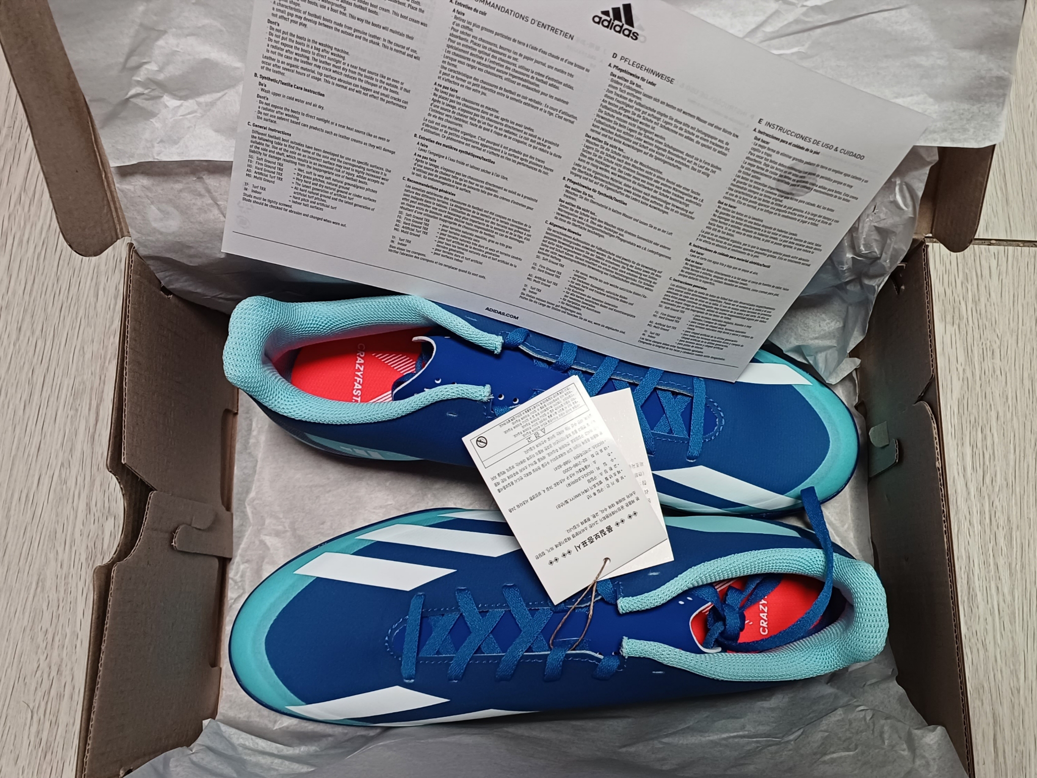 Adidas X Crazyfast.4 TF Bright Royal White 착용 스타일 - 2