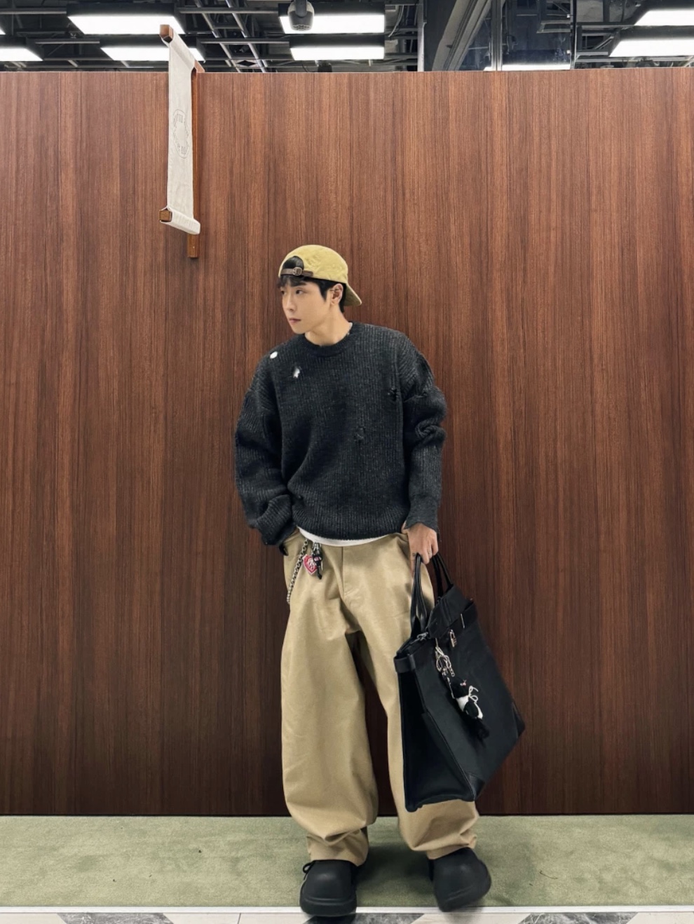 Supreme Corduroy Camp Cap Beige - 23FW, Supreme Military Camp Cap Olive Camo - 23SS 착용 스타일 - 4