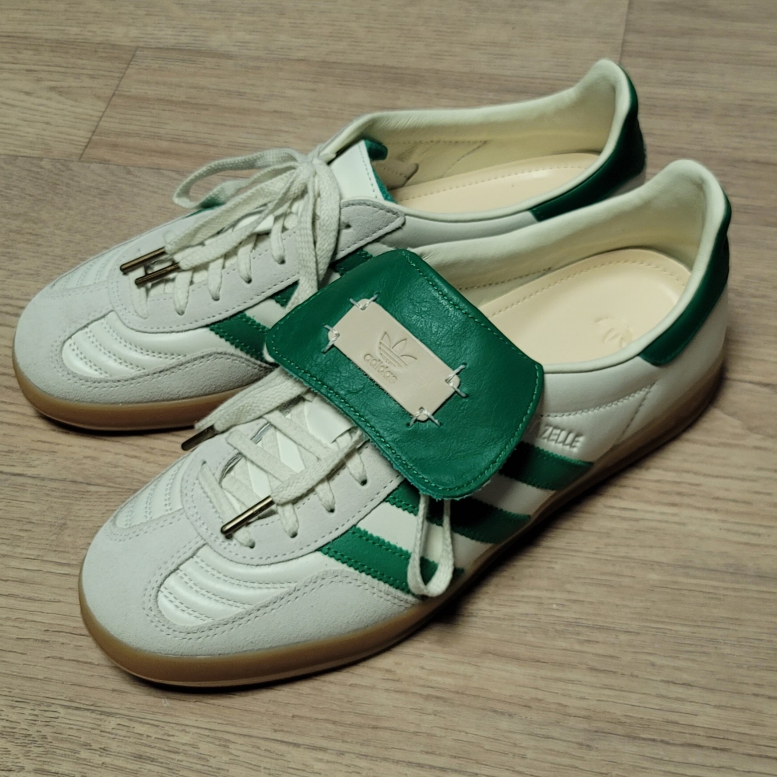 Adidas x Foot Industry Gazelle Indoor Off White Green 착용 스타일 - 2