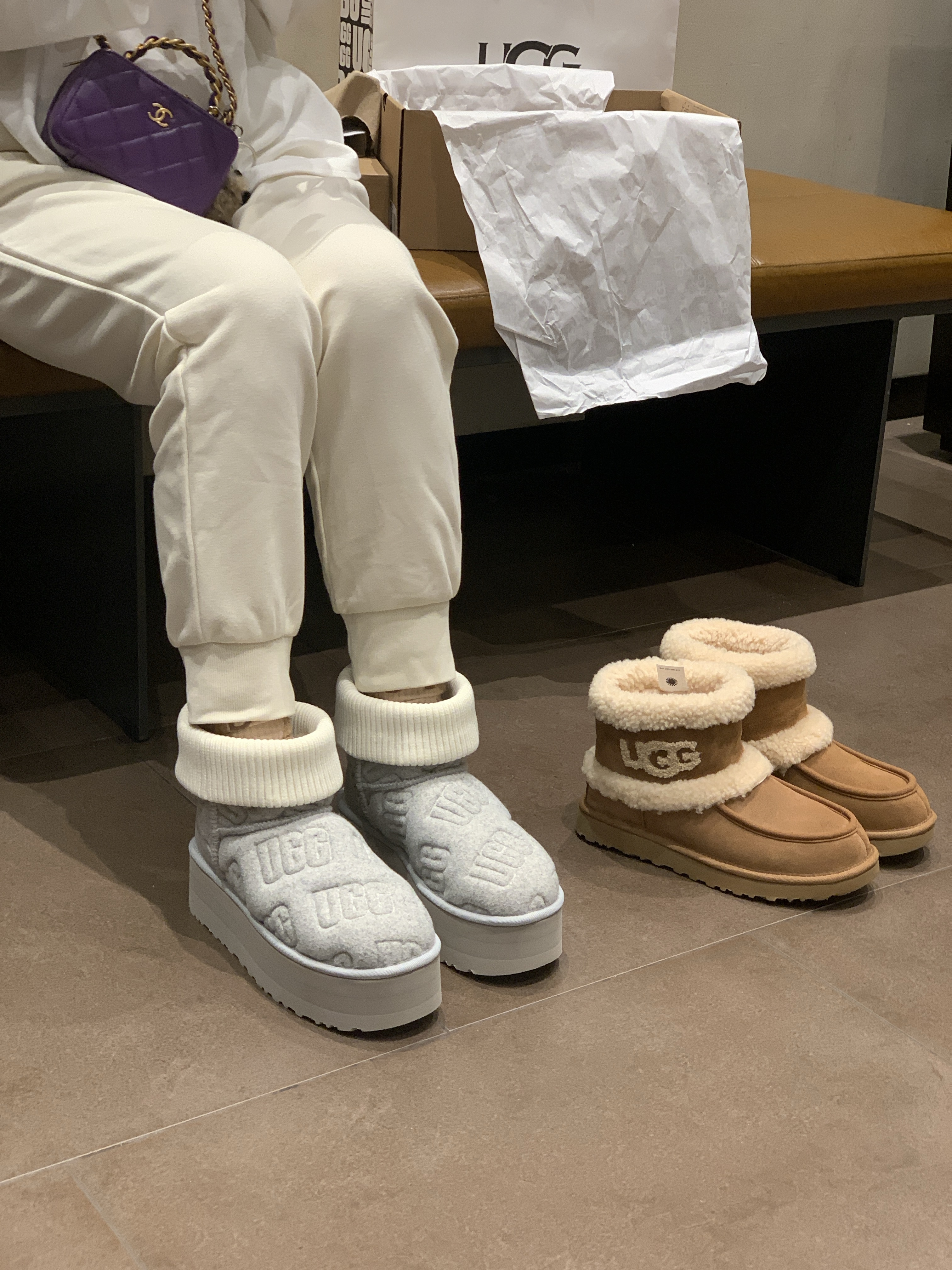 (W) UGG Classic Mini Platform Felted Grey, (W) UGG Ultra Mini UGG Fluff Chestnut 착용 스타일 - 7