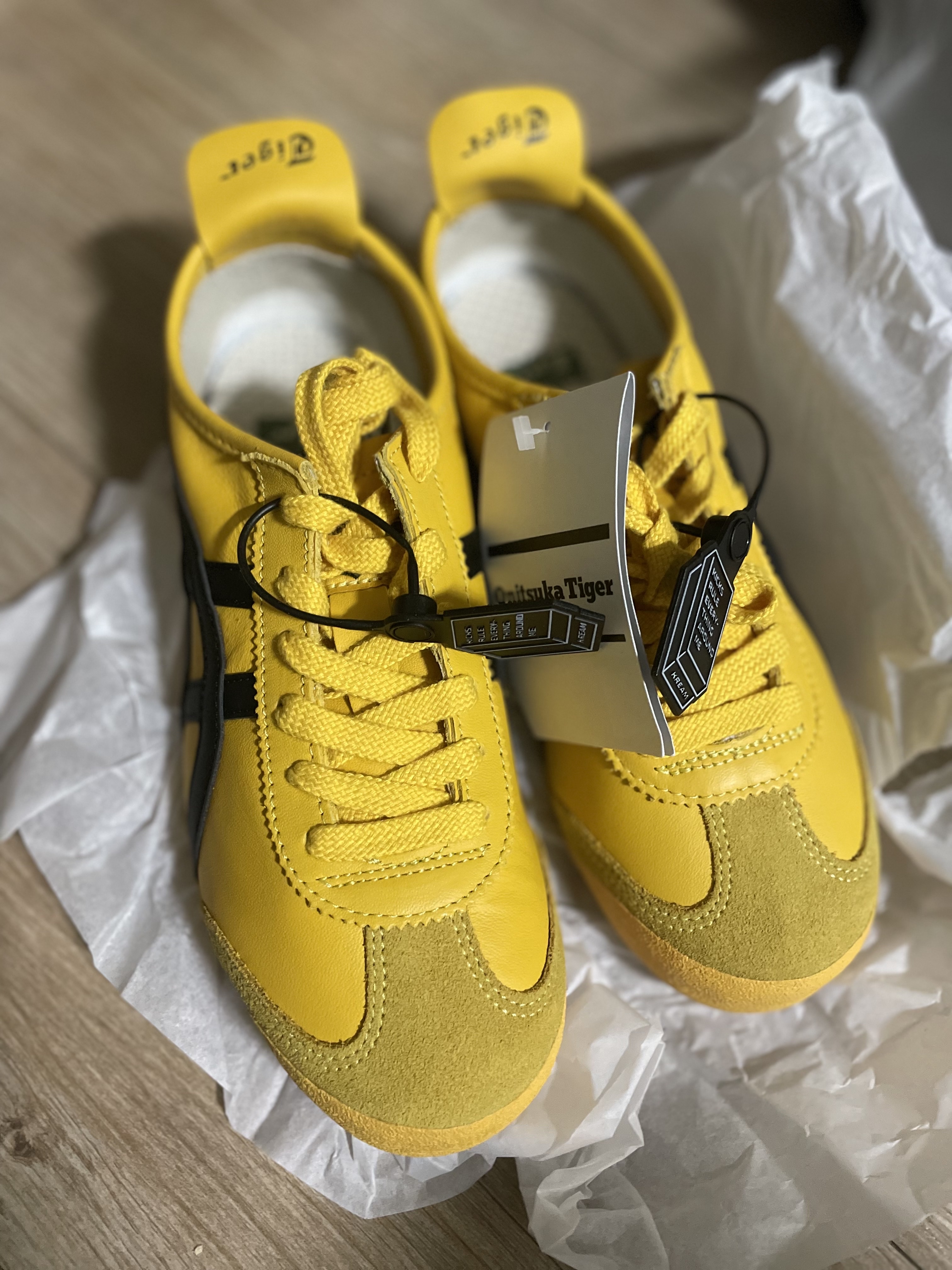 Onitsuka Tiger Mexico 66 Yellow Black 착용 스타일 - 4