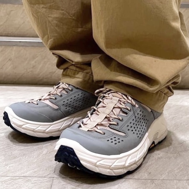 Hoka Tor Ultra Low Limstone Shifting Sand 착용 스타일 - 1