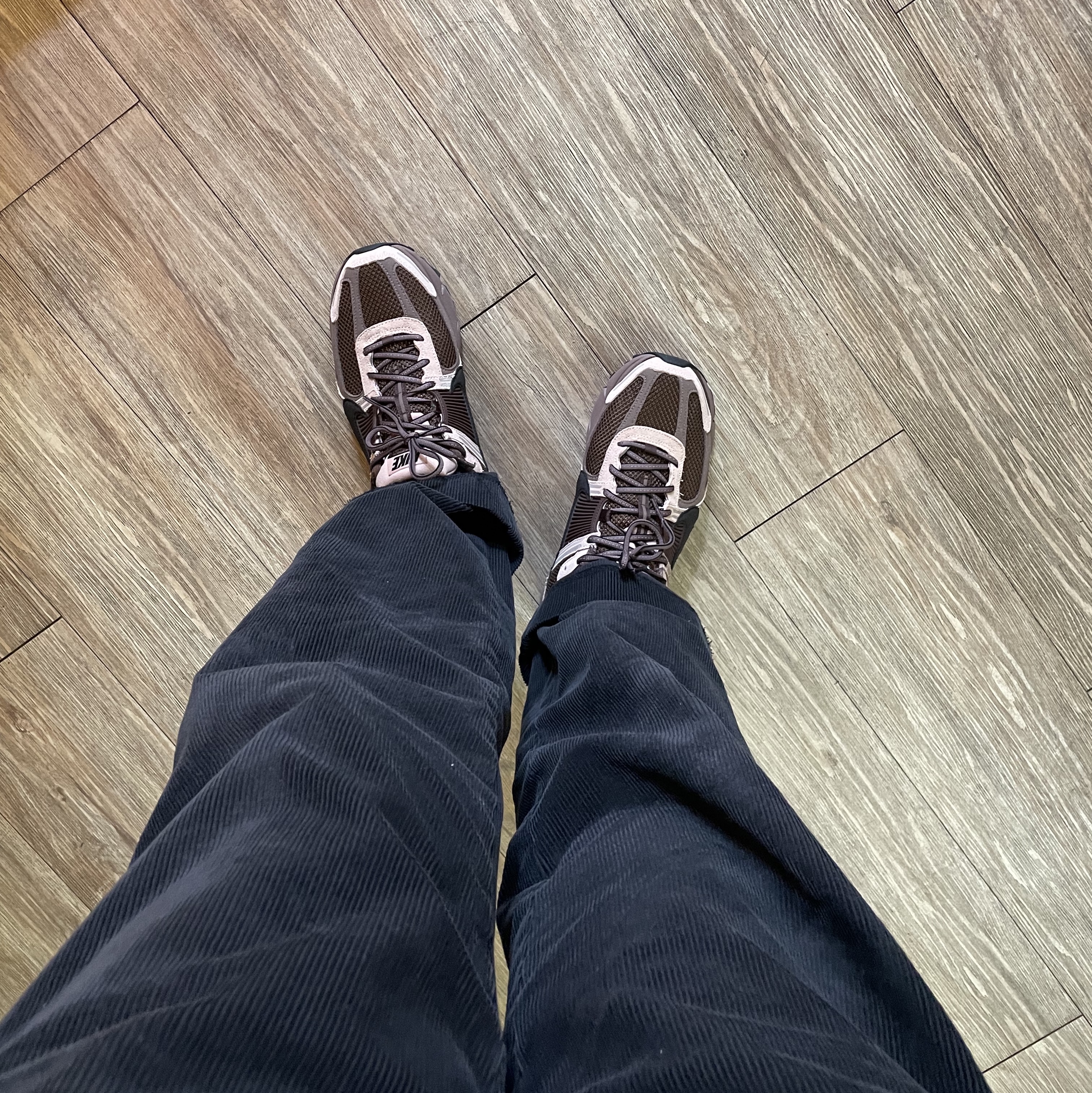 (W) Nike Zoom Vomero 5 Pink Oxford and Plum Eclipse 착용 스타일