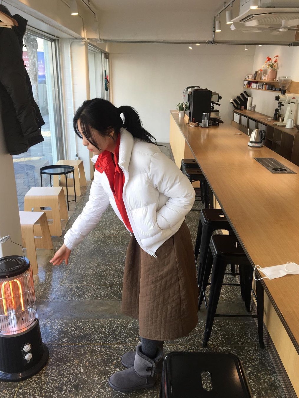 [KREAM 단독] Safarispot Women 1/2 Basic Safari Down Jacket White, [KREAM 단독] Safarispot Basic Safari Down Jacket White 착용 스타일 - 1