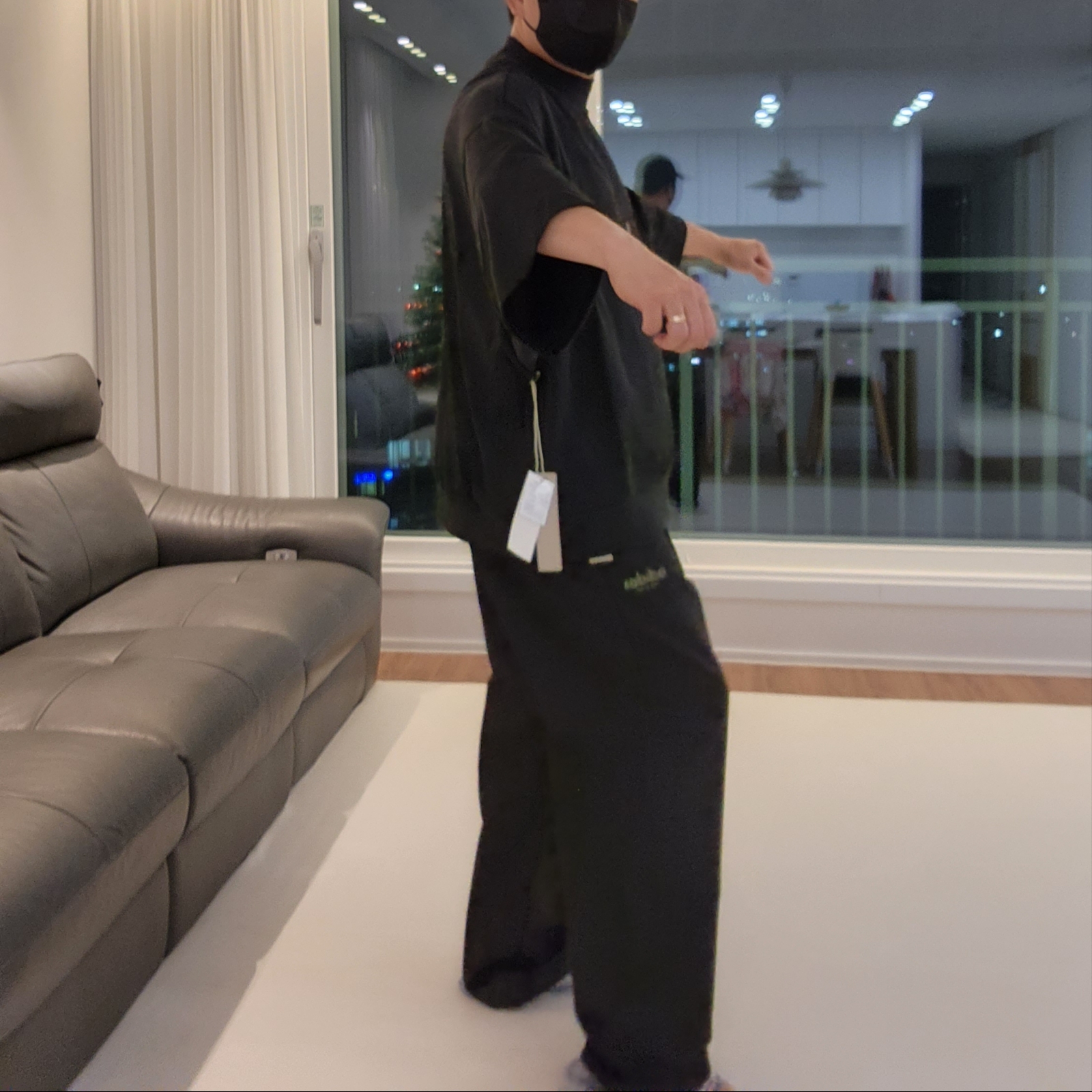 Adidas x Fear of God Athletics Relaxed Trousers Black - KR Sizing, Adidas x Fear of God Athletics Heavy Jersey 3/4 Mock T-Shirt Black - KR Sizing 착용 스타일 - 2