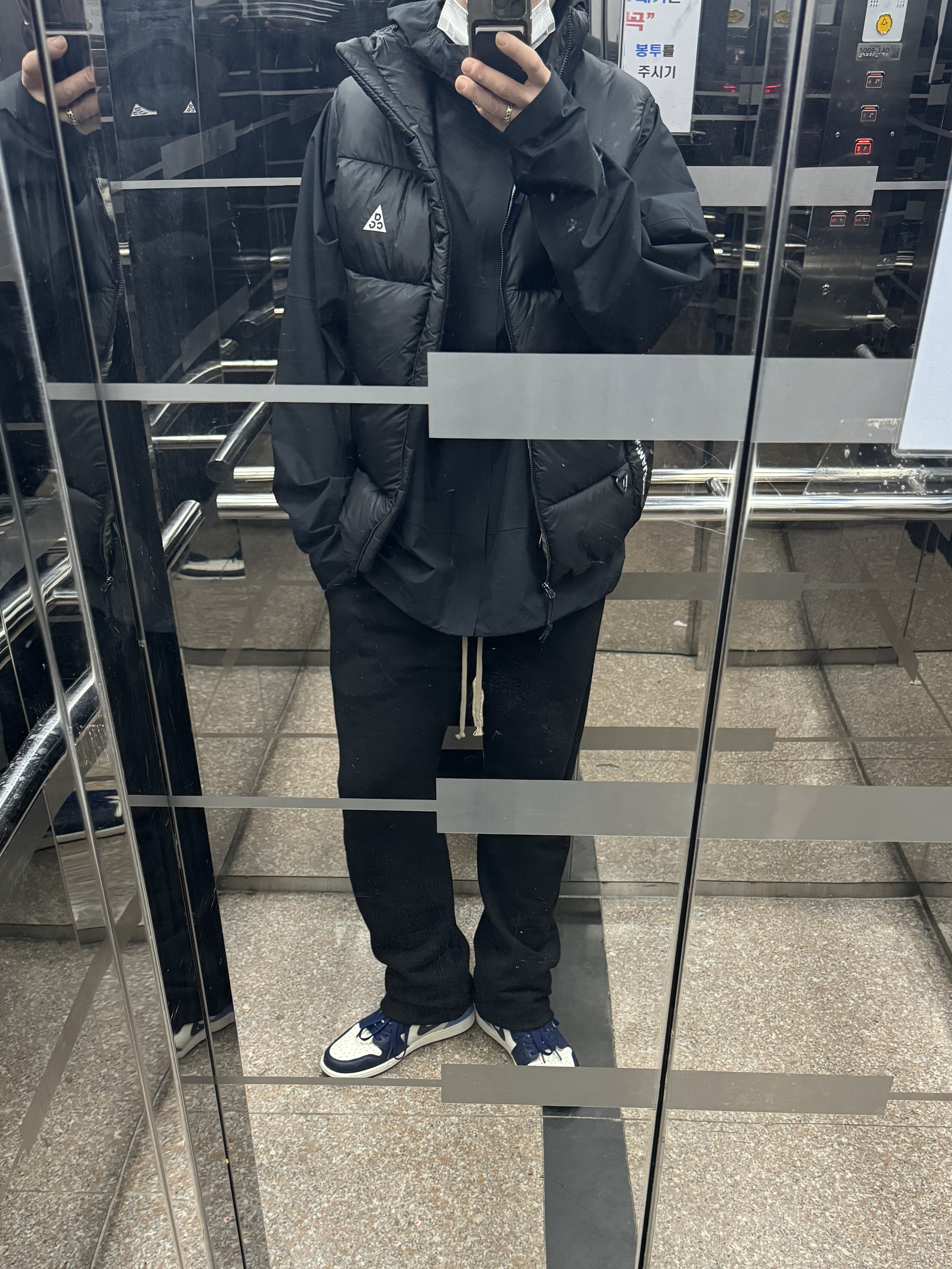 Nike ACG Storm-Fit ADV Cascade Rains Full Zip Jacket Black - Asia, Nike ACG Therma-Fit ADV Lunar Lake Puffer Vest Black - US/EU 착용 스타일