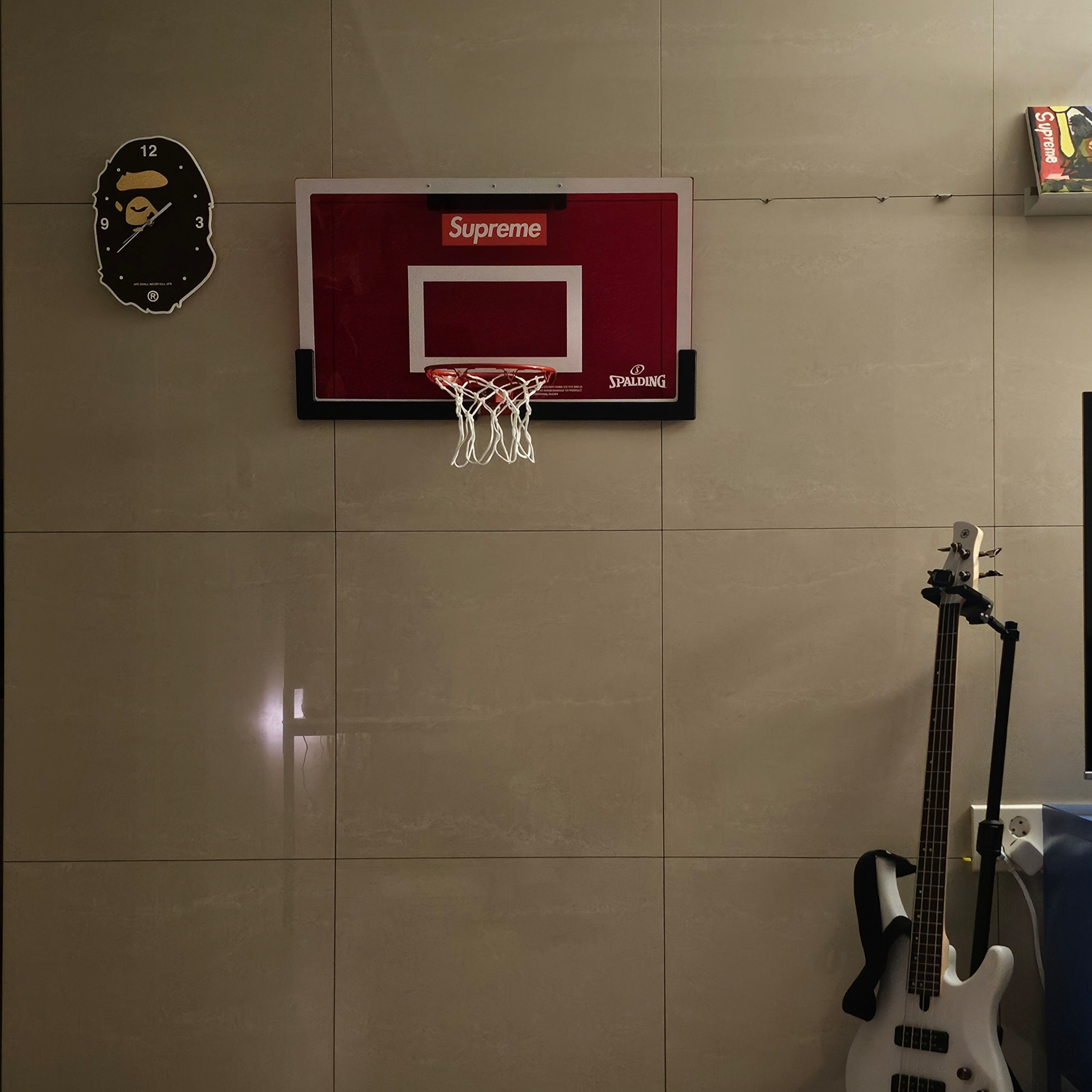Supreme x Spalding Mini Basketball Hoop Red  - 23FW 착용 스타일 - 2