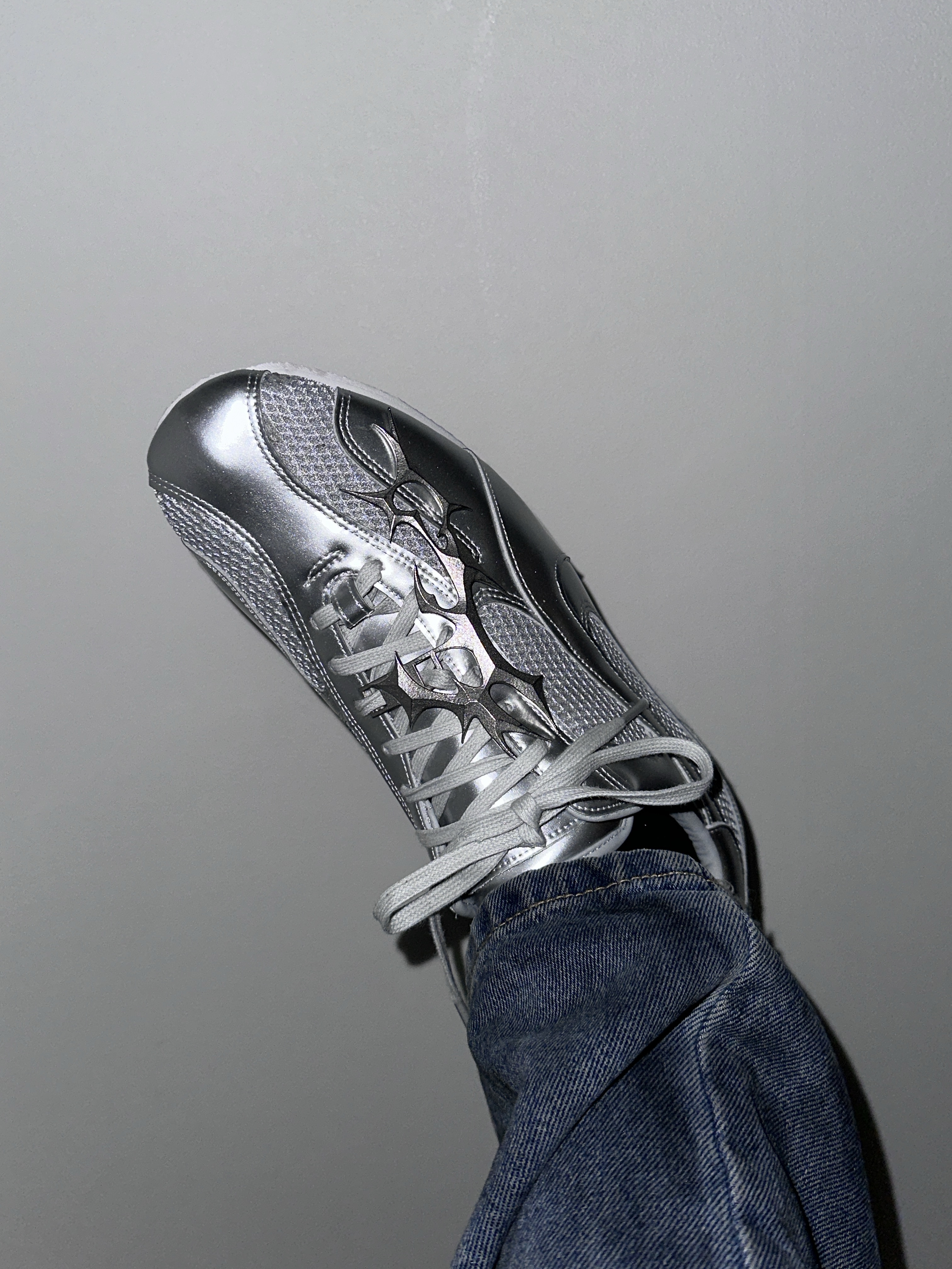 Test Artifact TASH Dubre 001 Steel, Project G/R Backward Denim Pants Blue 착용 스타일 - 5