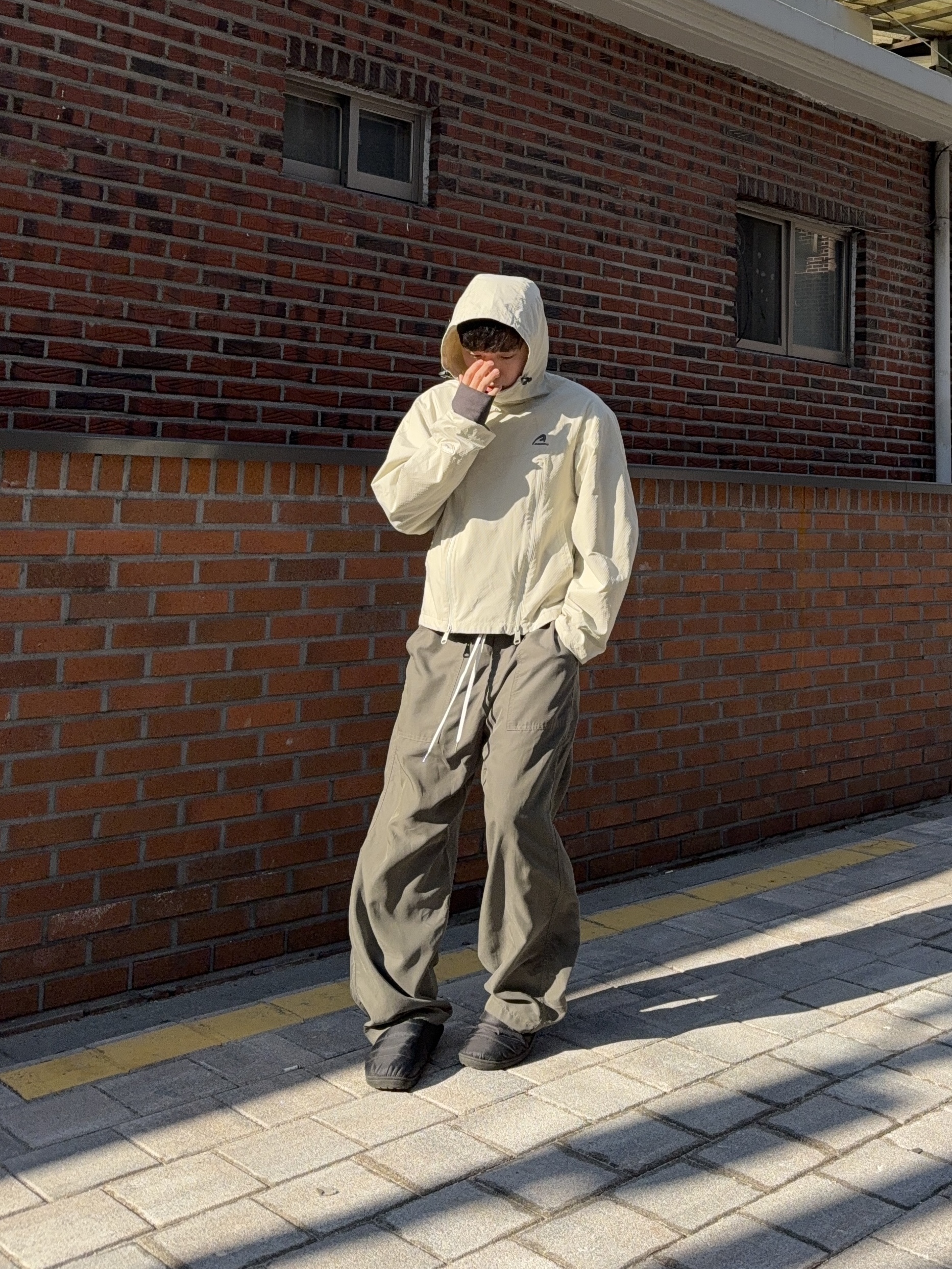 Ader Error Plue Windbreaker Beige, Subu Permanent F-Line Black 착용 스타일