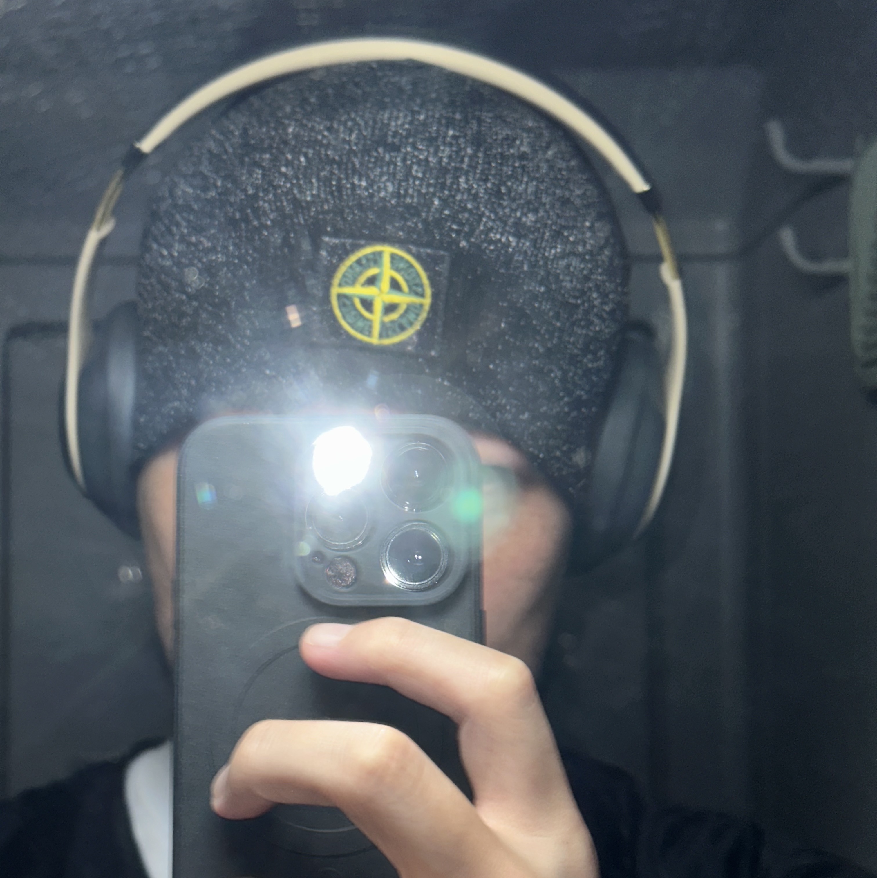 Supreme x Stone Island Reflective Beanie Black - 23FW, Beats Studio 3 Wireless Over Ear Headphone Shadow Grey (Korean Ver.) 착용 스타일 - 2