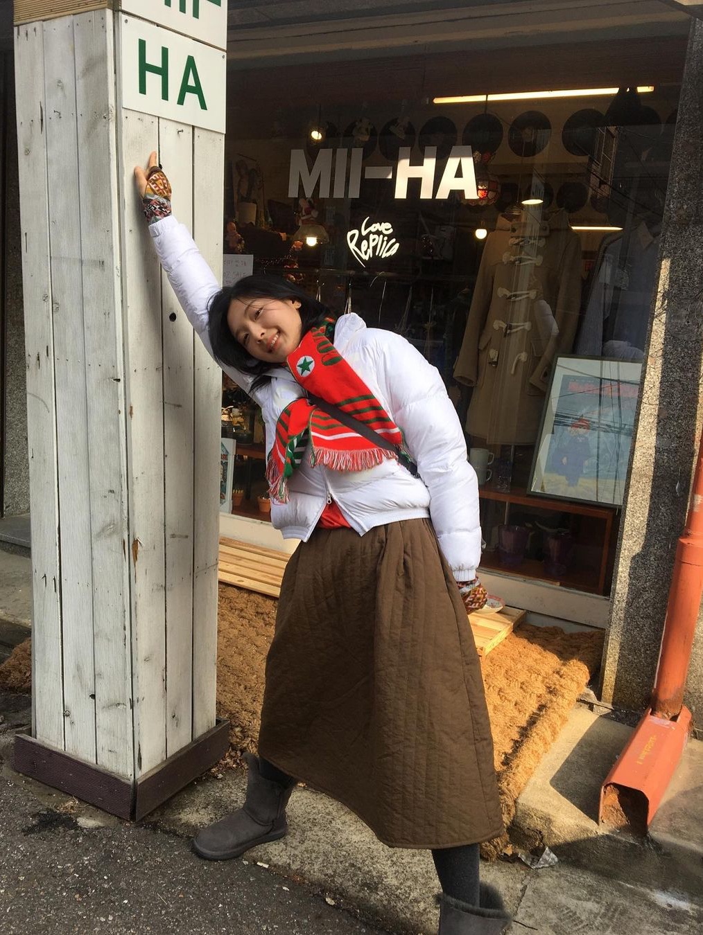 [KREAM 단독] Safarispot Women 1/2 Basic Safari Down Jacket White, [KREAM 단독] Safarispot Basic Safari Down Jacket White 착용 스타일 - 2