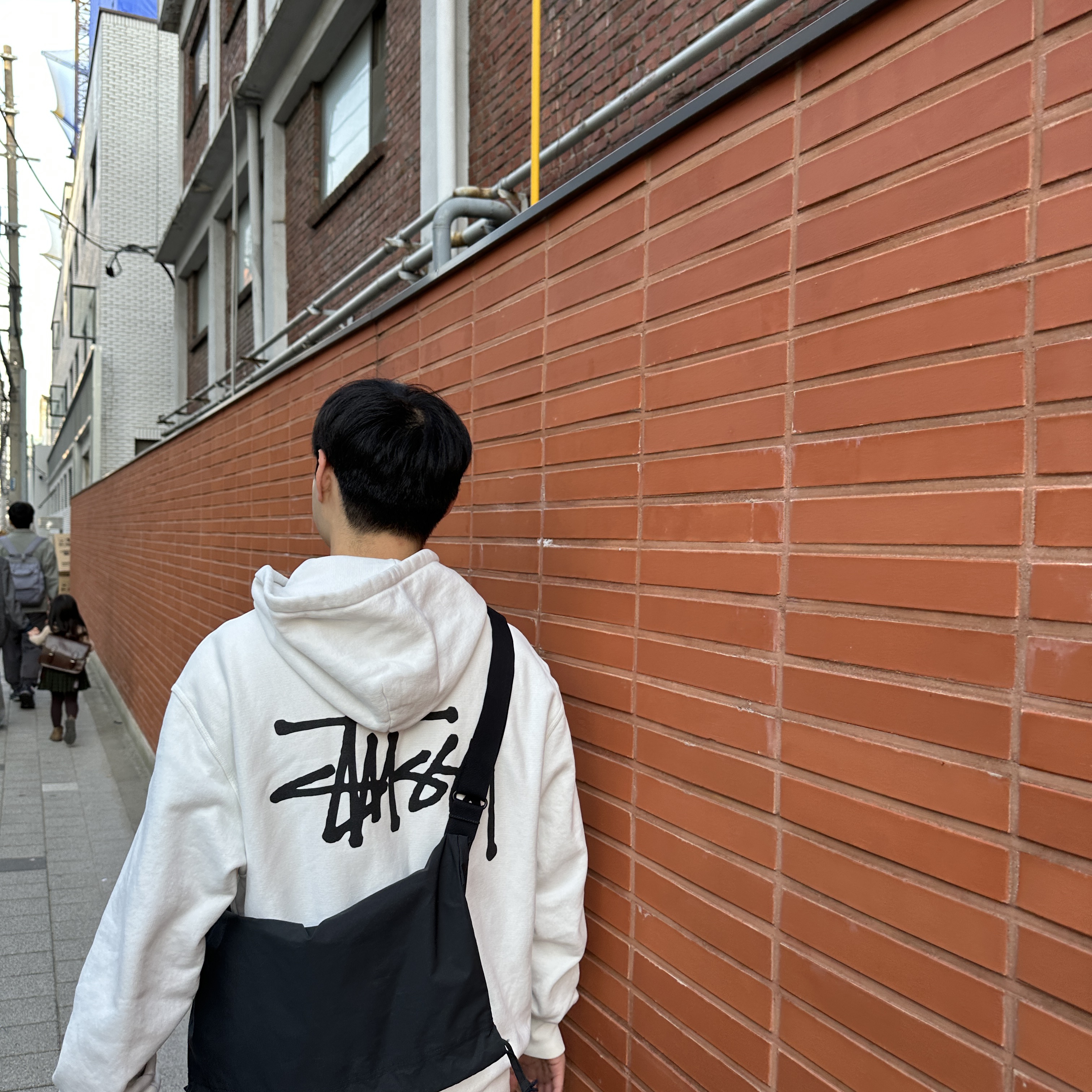 Stussy Basic Stussy Pigment Dyed Hoodie Natural, Nike x Supreme Air Force 1 Low Black 착용 스타일 - 1