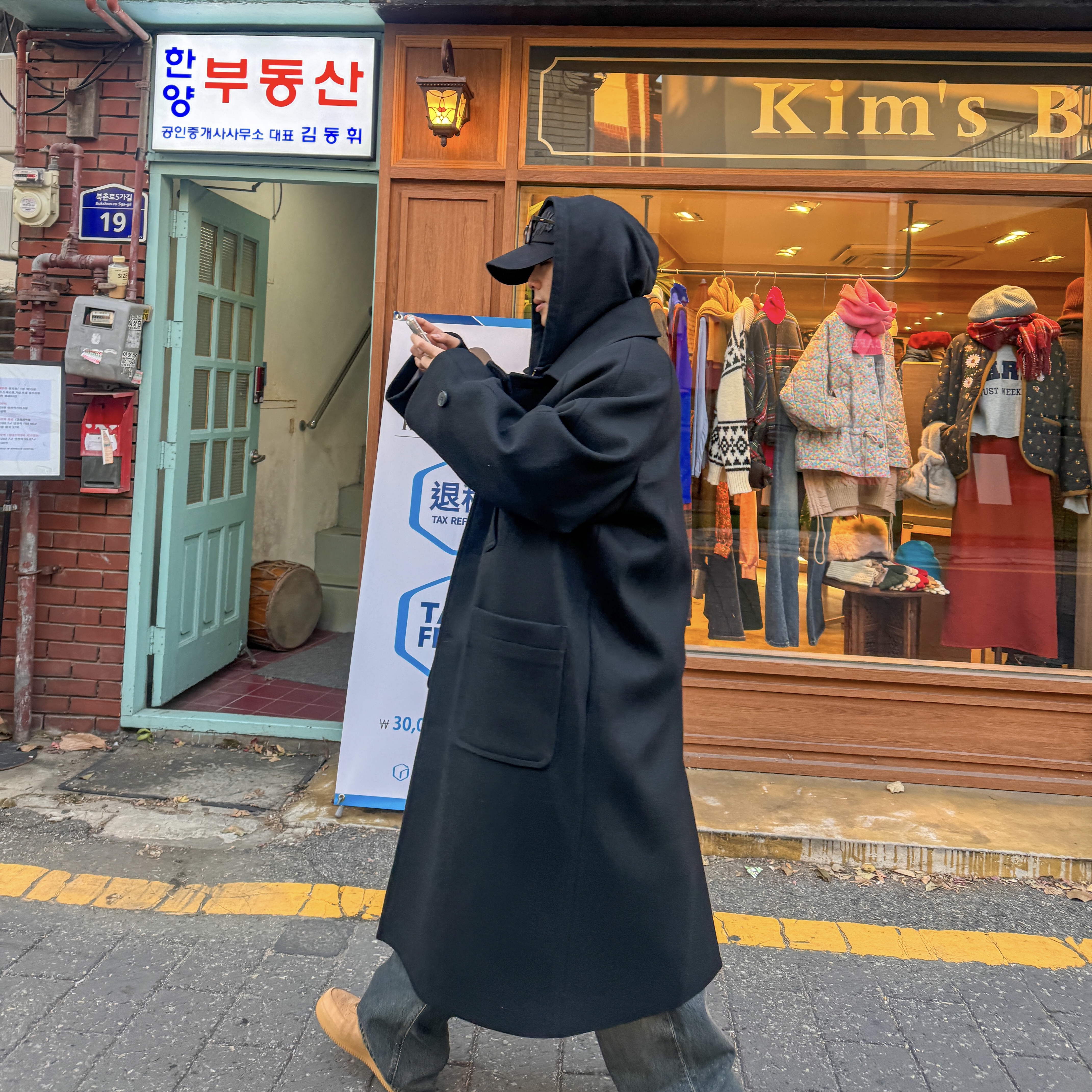 Undermycar Legion.02 Balmacaan Oversized Wool Coat Black, Undermycar Fisky Double Layered Shirts Hood Zip-Up Bronze Green - 23FW 착용 스타일
