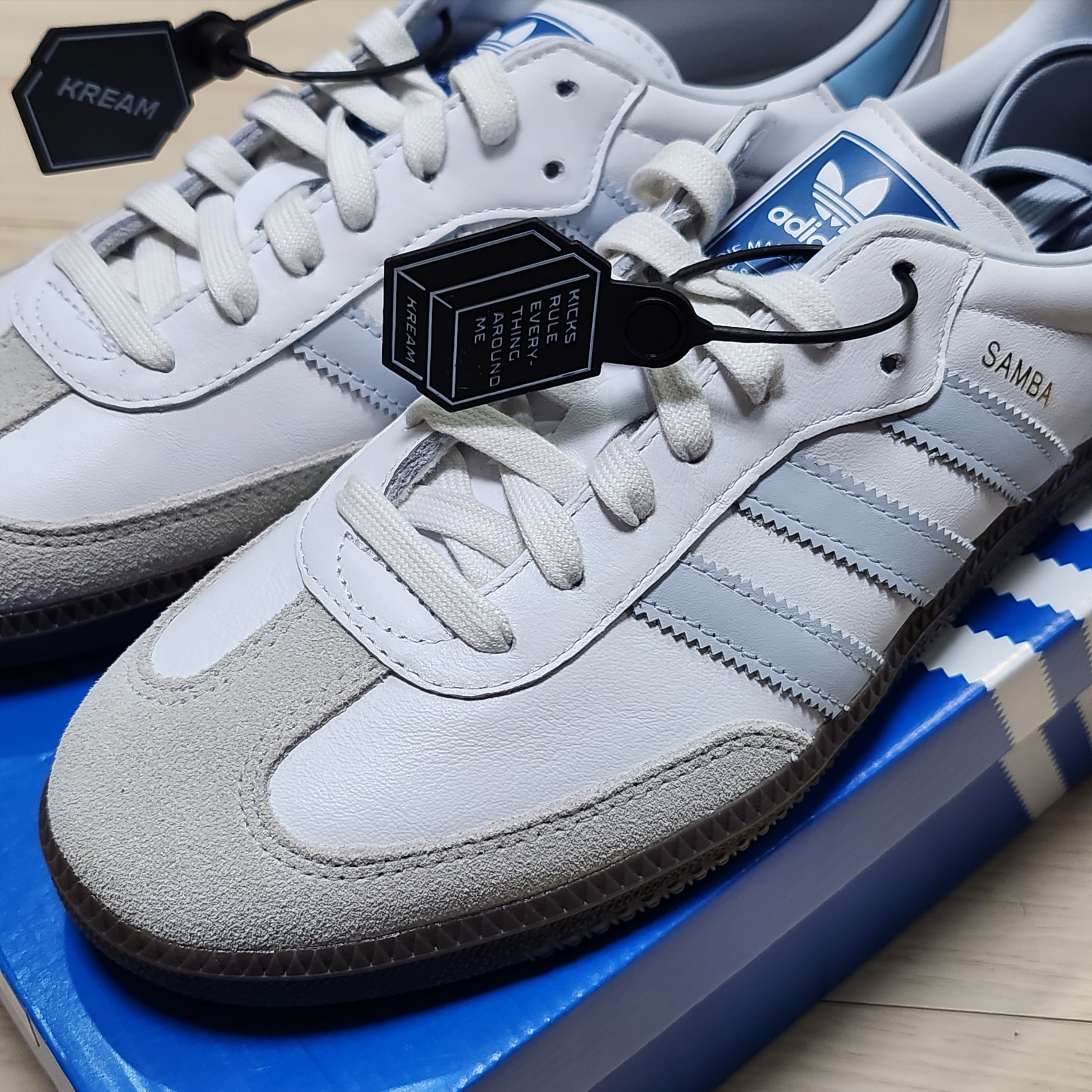 Adidas Samba OG Core White Halo Blue 착용 스타일