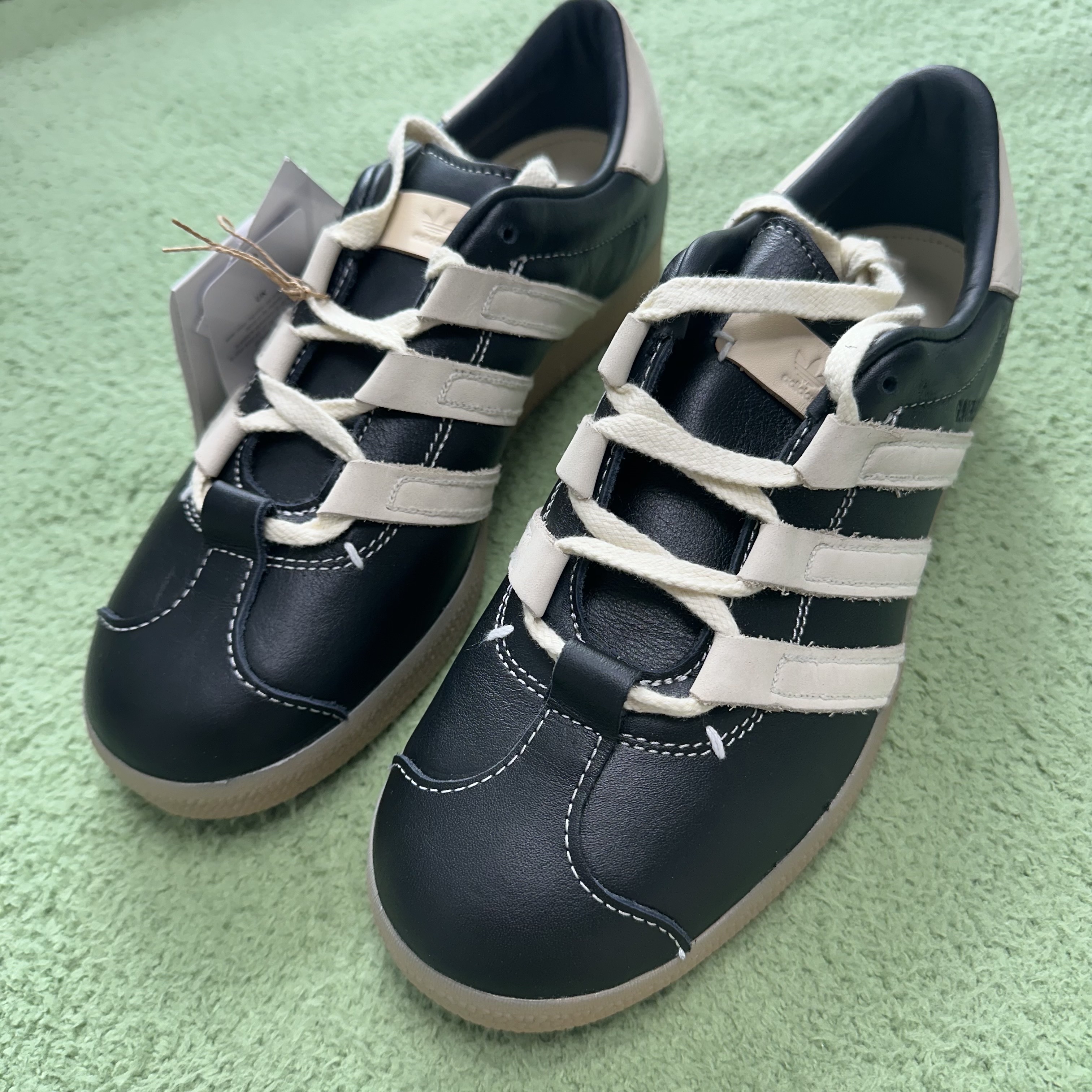 Adidas x Foot Industry Gazelle Core Black Cream White 착용 스타일