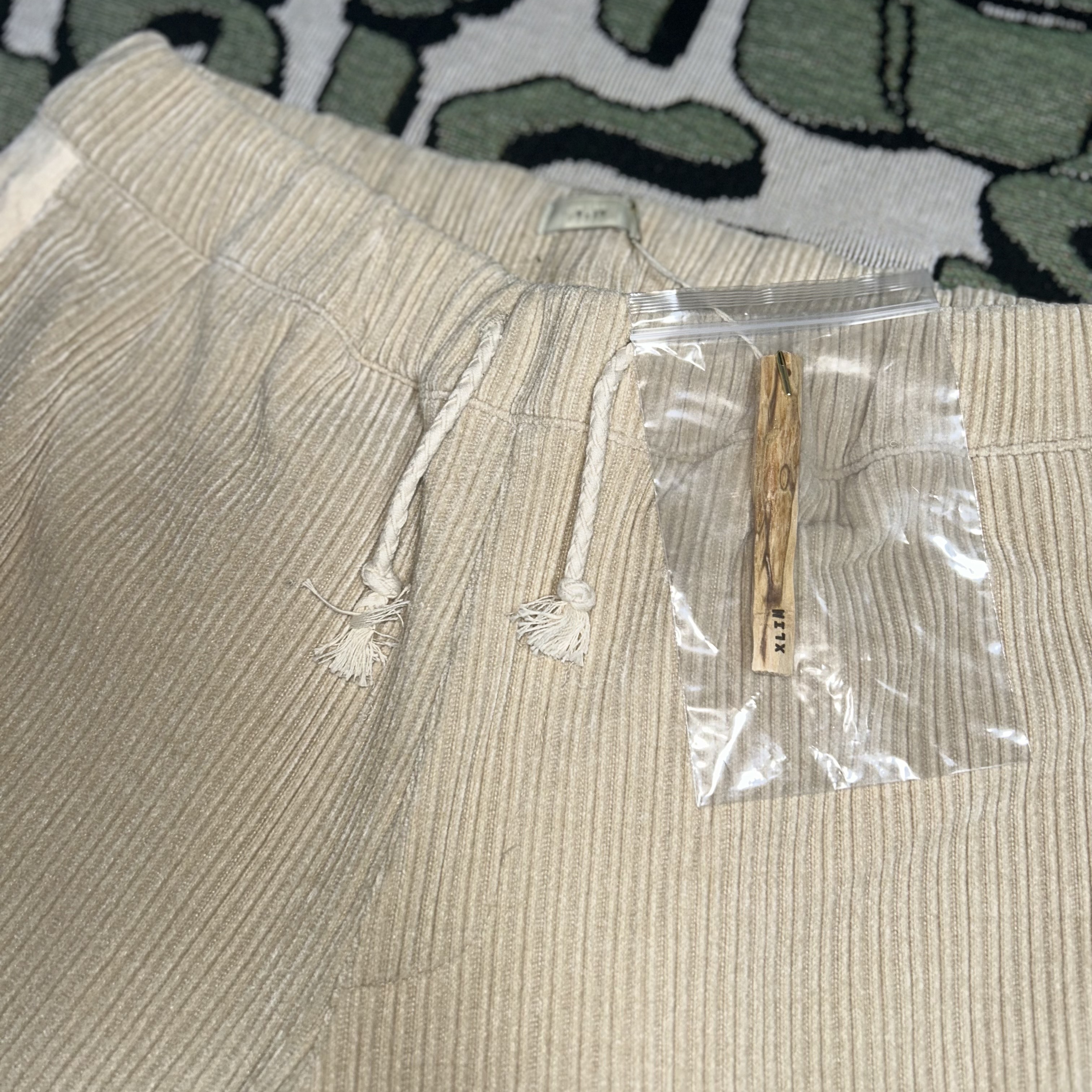 Xlim Ep.2 01 Trouser Ivory 착용 스타일 - 5