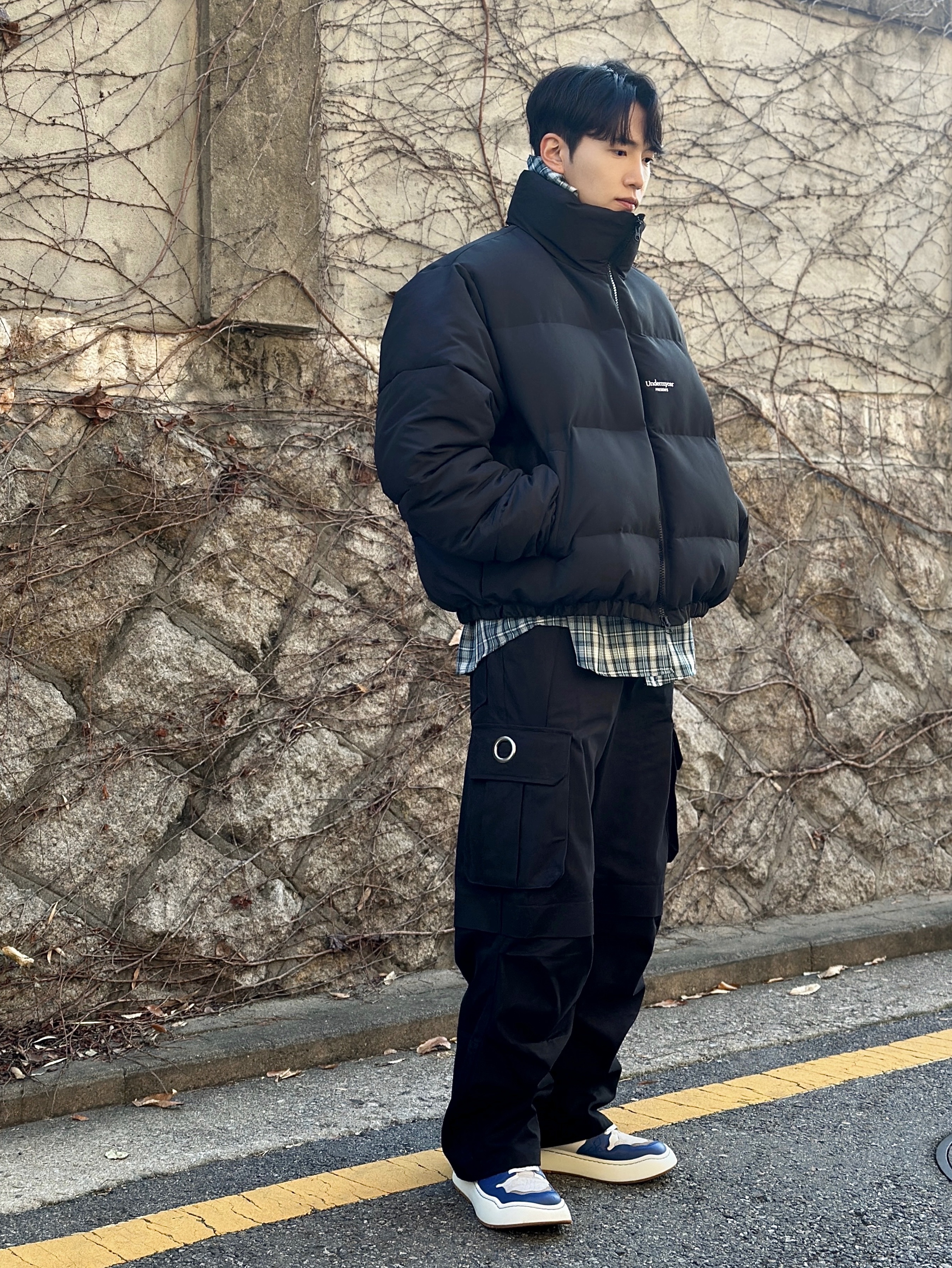 Undermycar Mu.15 Anti Fxxking Logo Play Triple Logo Crop Padding Jacket Black, Ader Error Log; Khalif Blue 착용 스타일 - 1